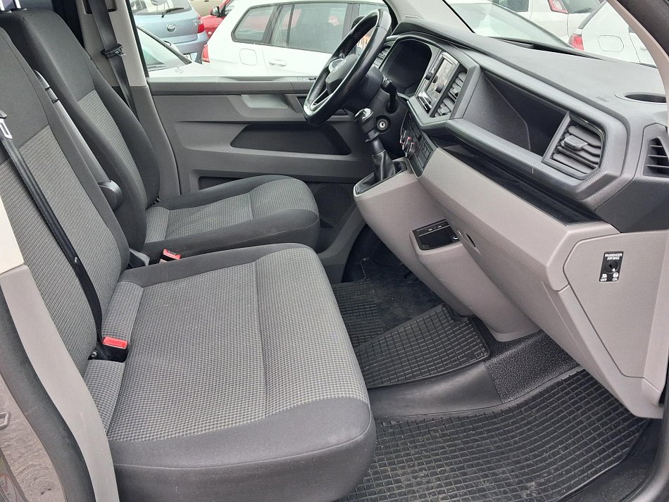 Volkswagen Transporter 2.0TDi  L2 9míst