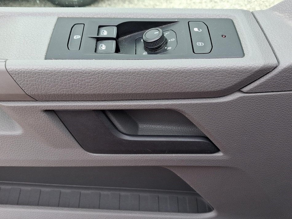 Volkswagen Transporter 2.0TDi  L2 9míst