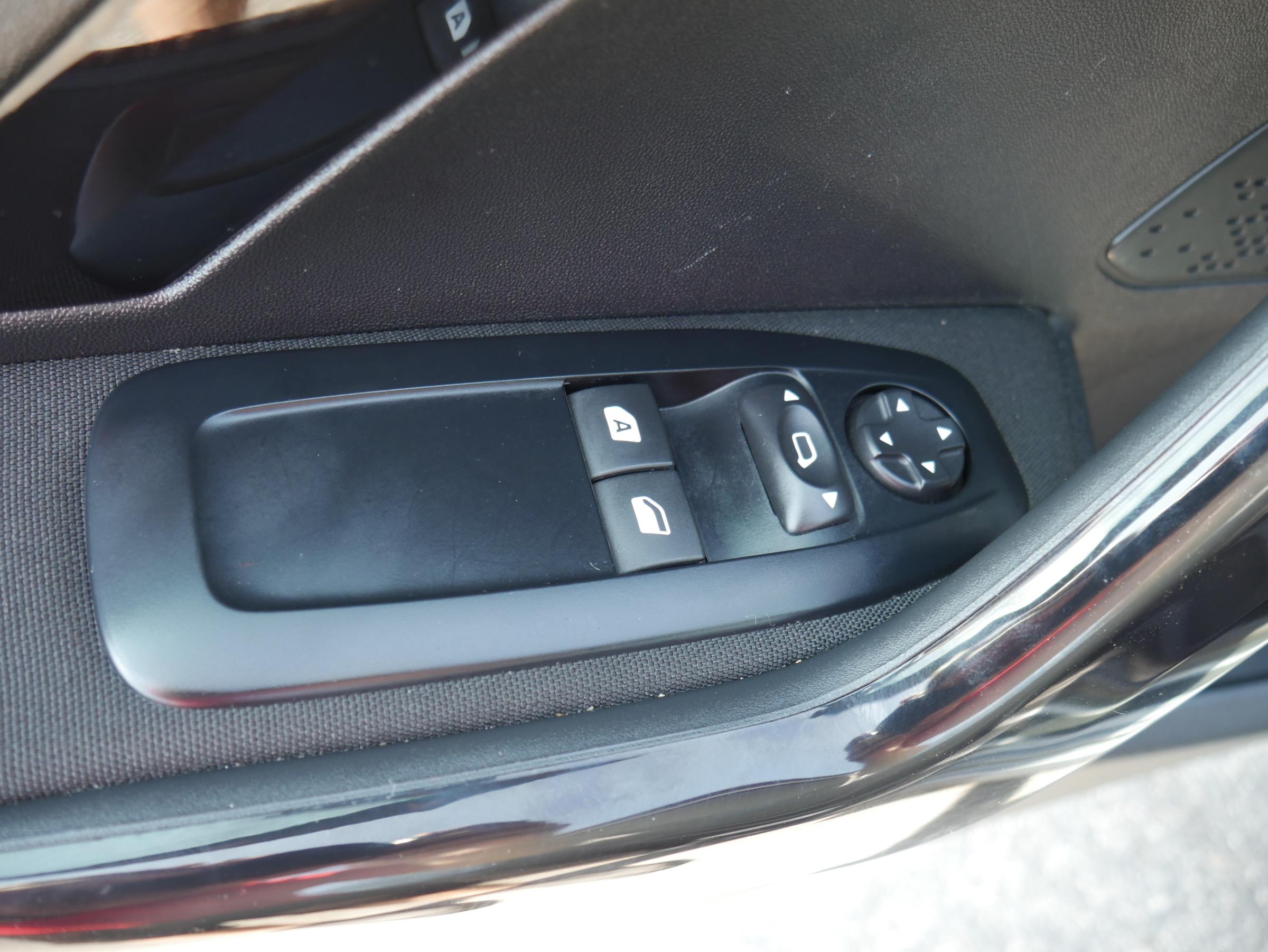 Peugeot 208, 2016 - pohled č. 12