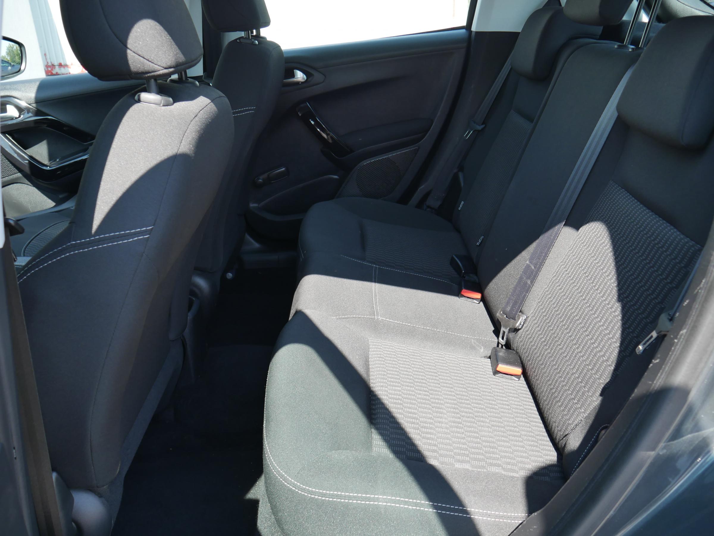 Peugeot 208, 2016 - pohled č. 9