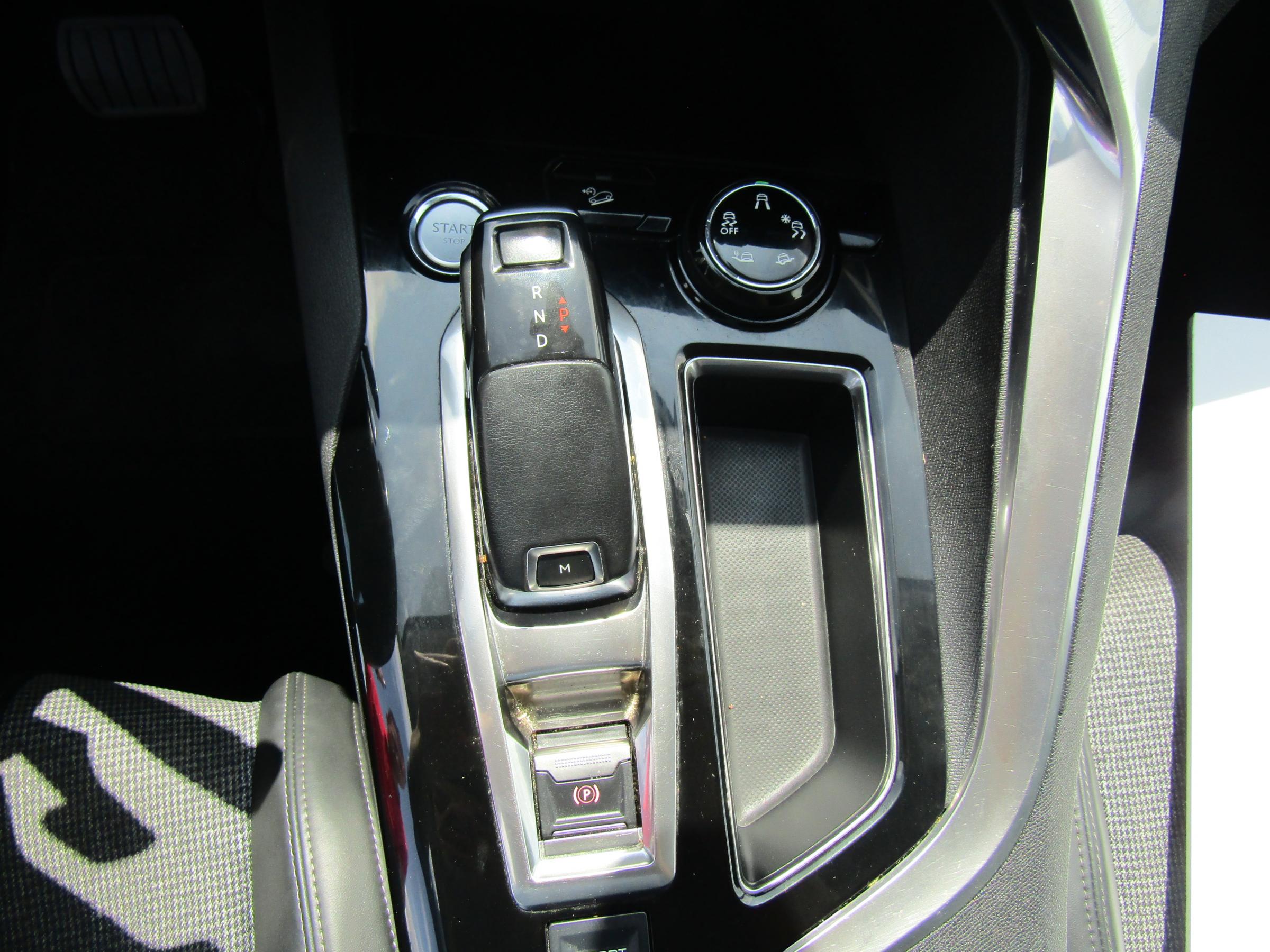 Peugeot 5008, 2018 - pohled č. 15