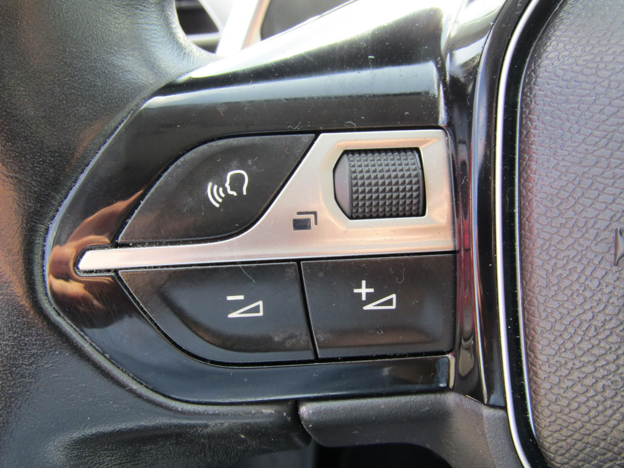 Peugeot 5008, 2018 - pohled č. 16