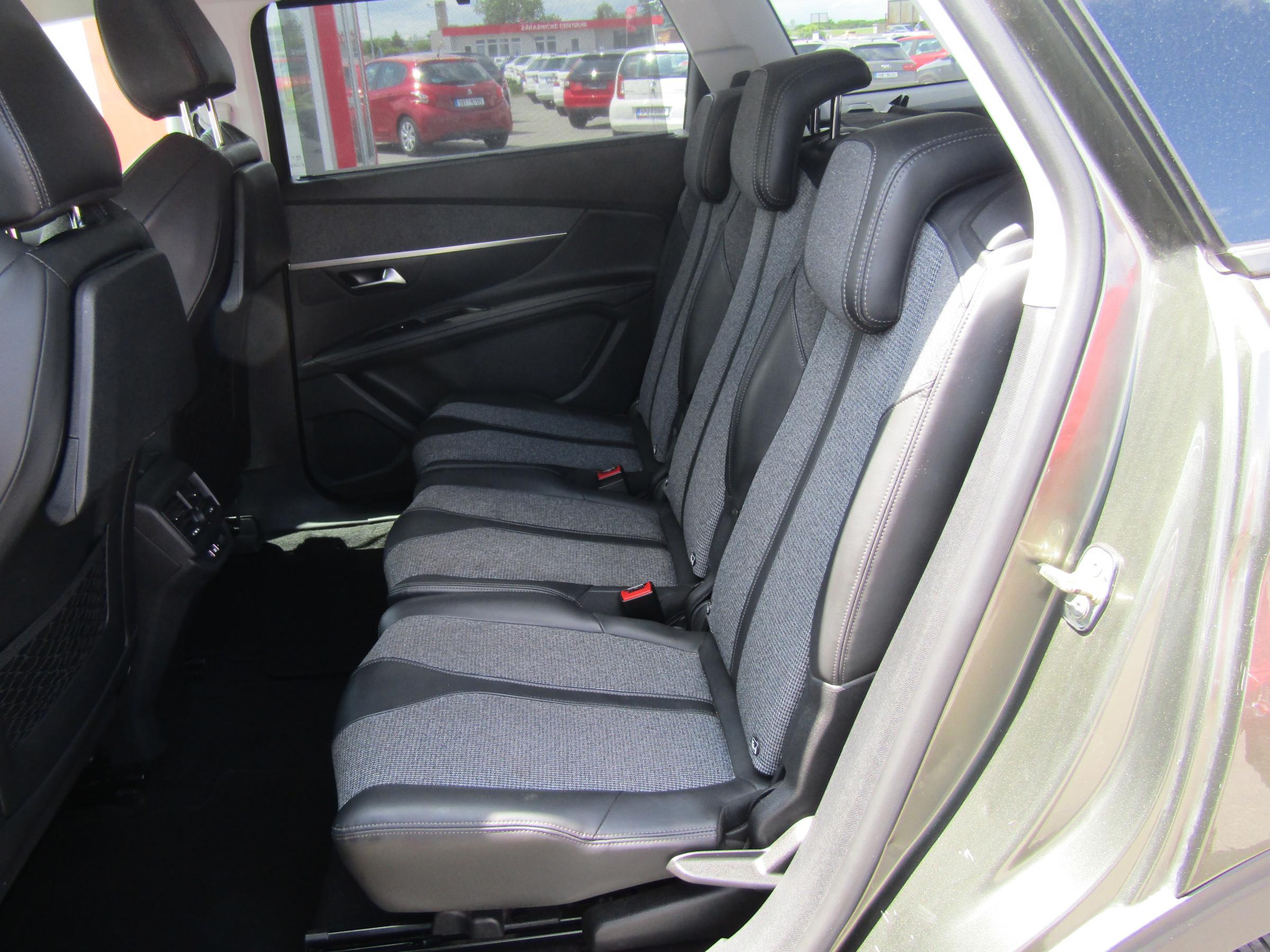 Peugeot 5008, 2018 - pohled č. 9