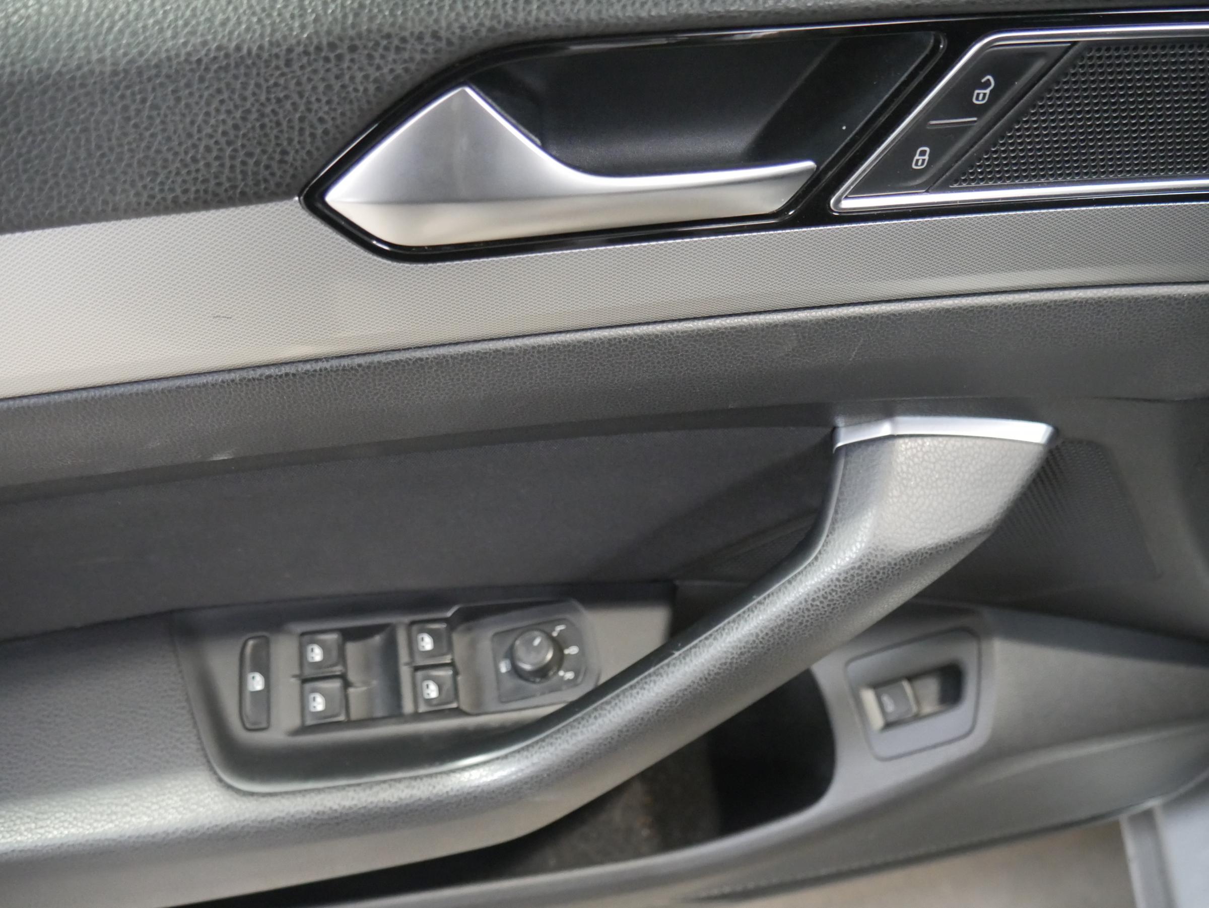 Volkswagen Passat, 2017 - pohled č. 11