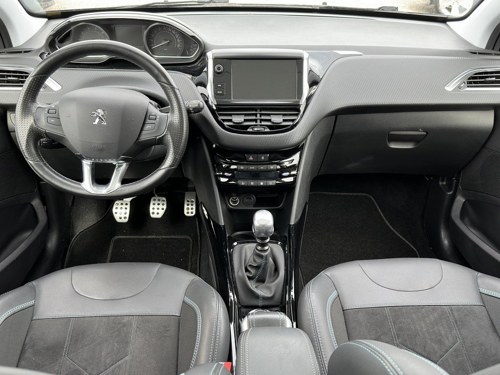 Peugeot 2008 1.2PT Crossway