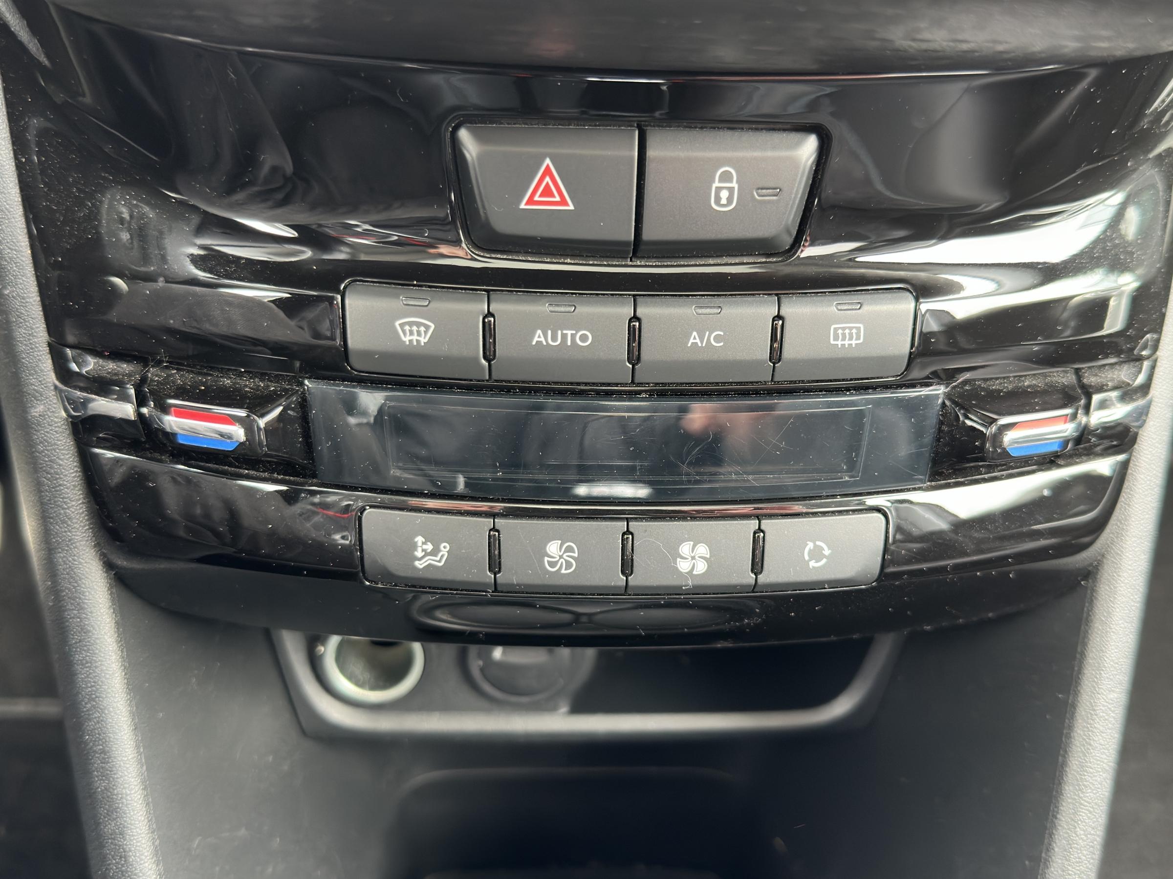 Peugeot 2008, 2019 - pohled č. 16