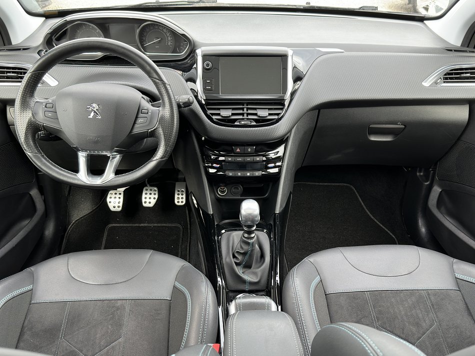 Peugeot 2008 1.2PT Crossway