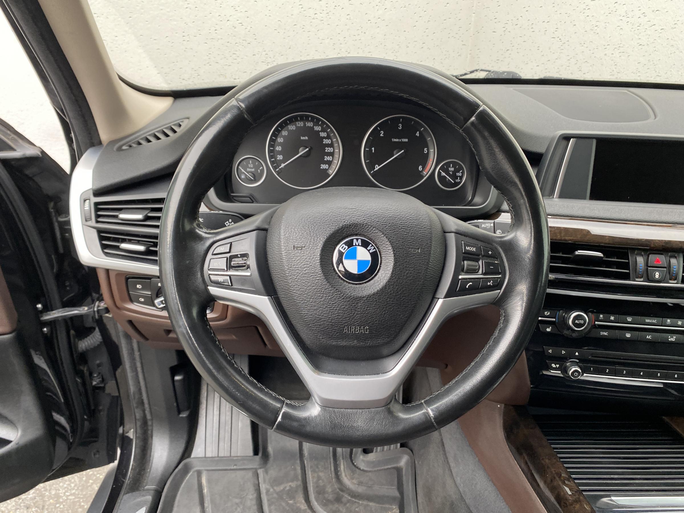 BMW X5, 2016 - pohled č. 10