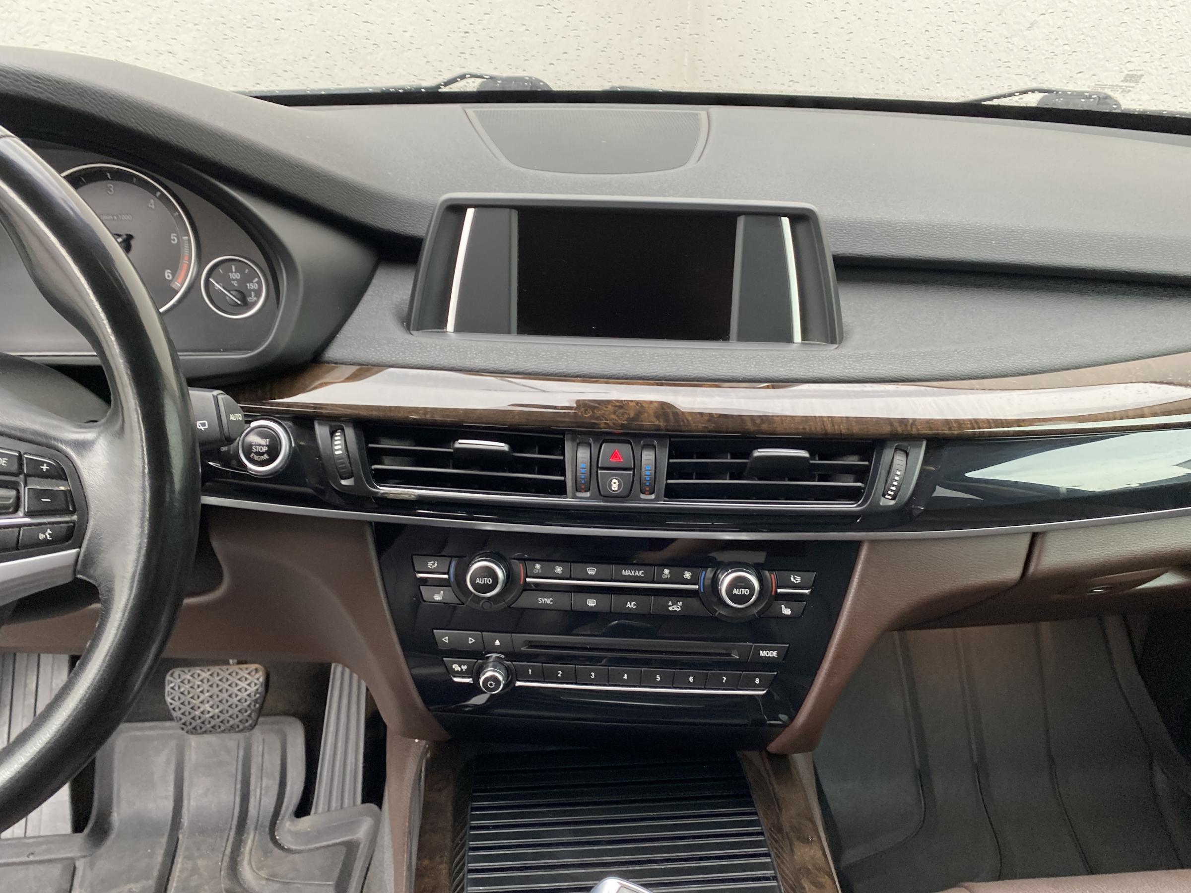 BMW X5, 2016 - pohled č. 11