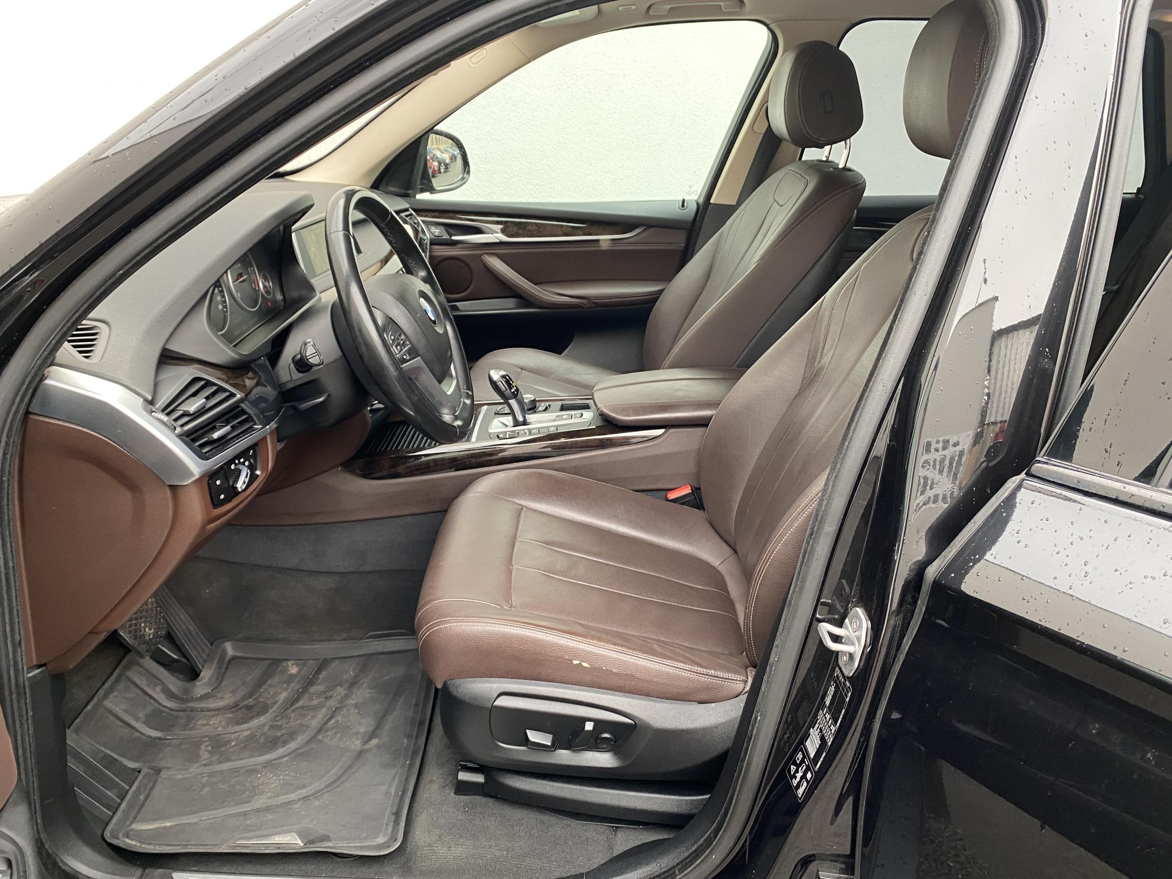 BMW X5, 2016 - pohled č. 15