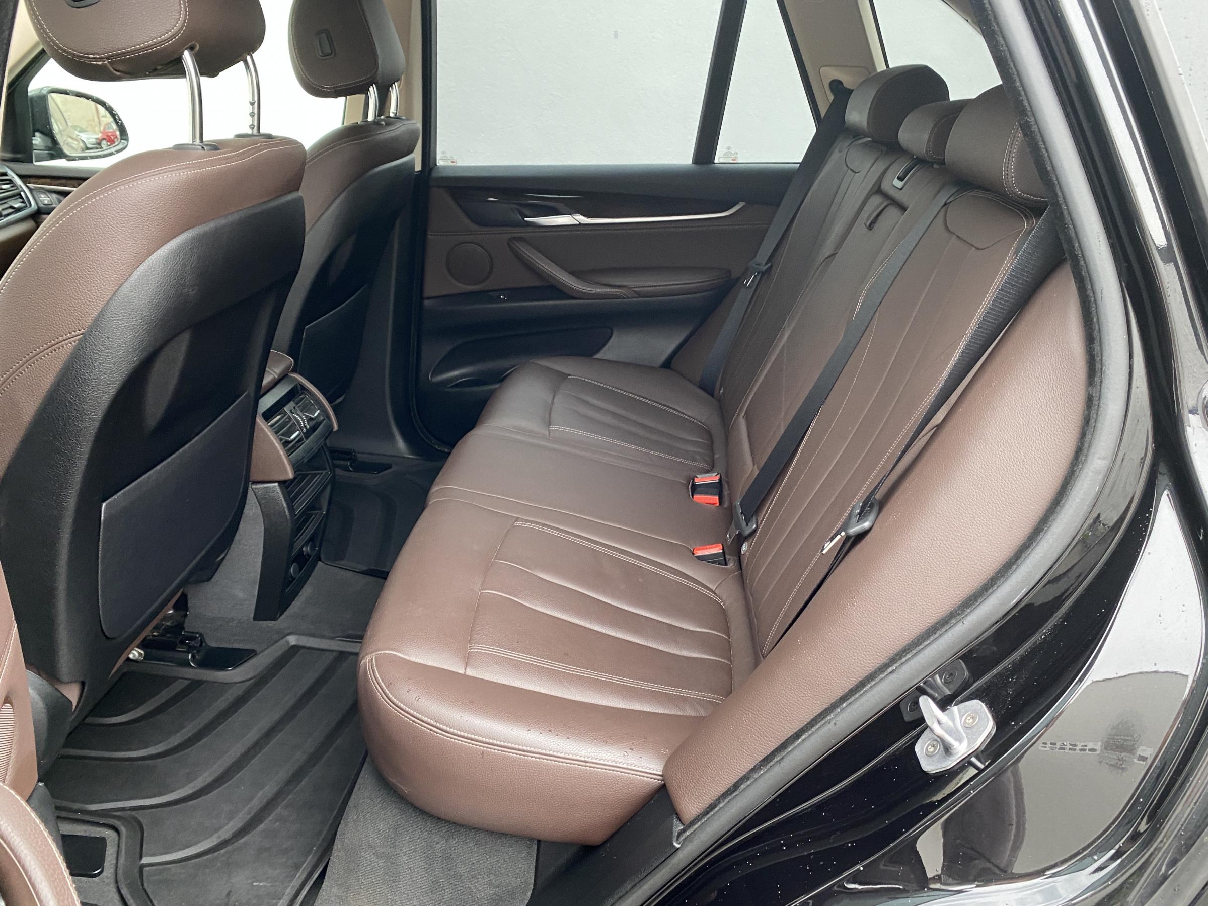 BMW X5, 2016 - pohled č. 16