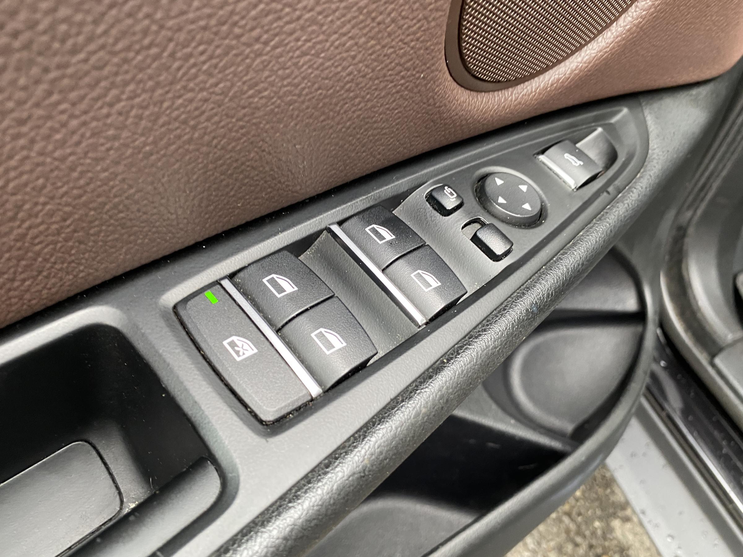 BMW X5, 2016 - pohled č. 17