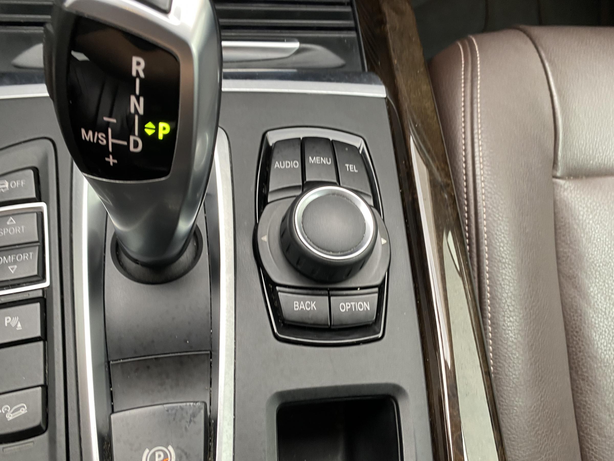 BMW X5, 2016 - pohled č. 21