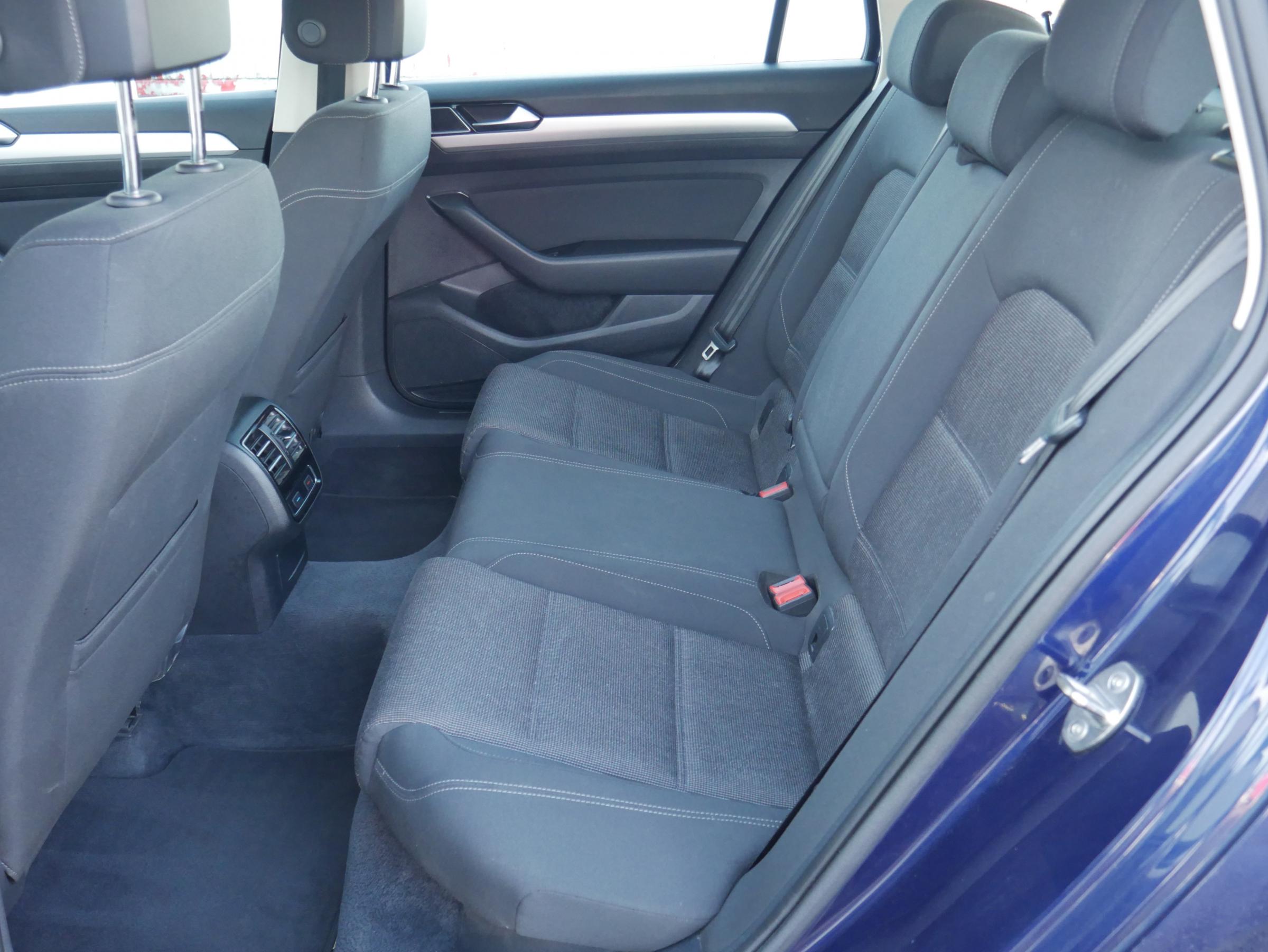 Volkswagen Passat, 2018 - pohled č. 10