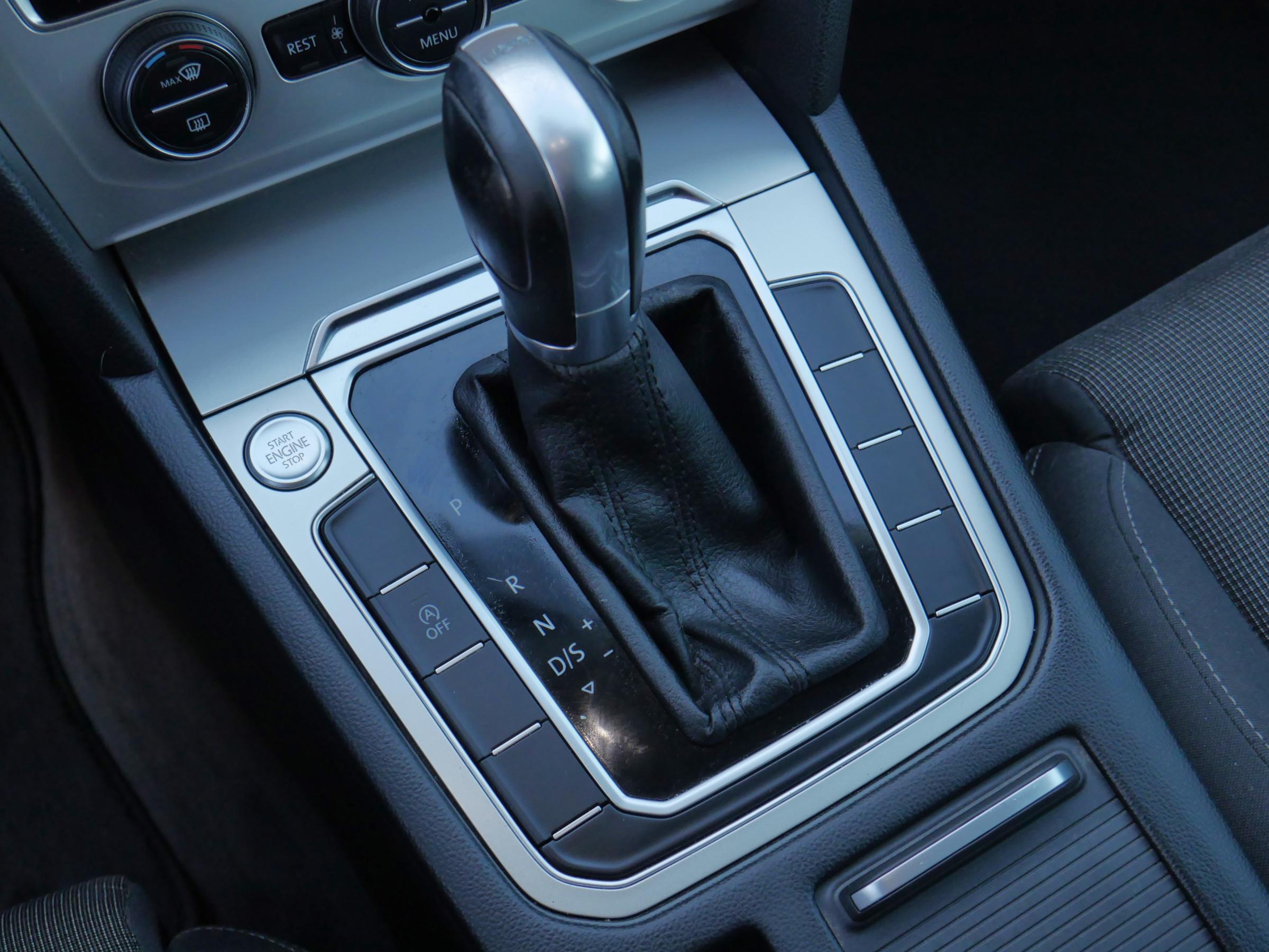 Volkswagen Passat, 2018 - pohled č. 15