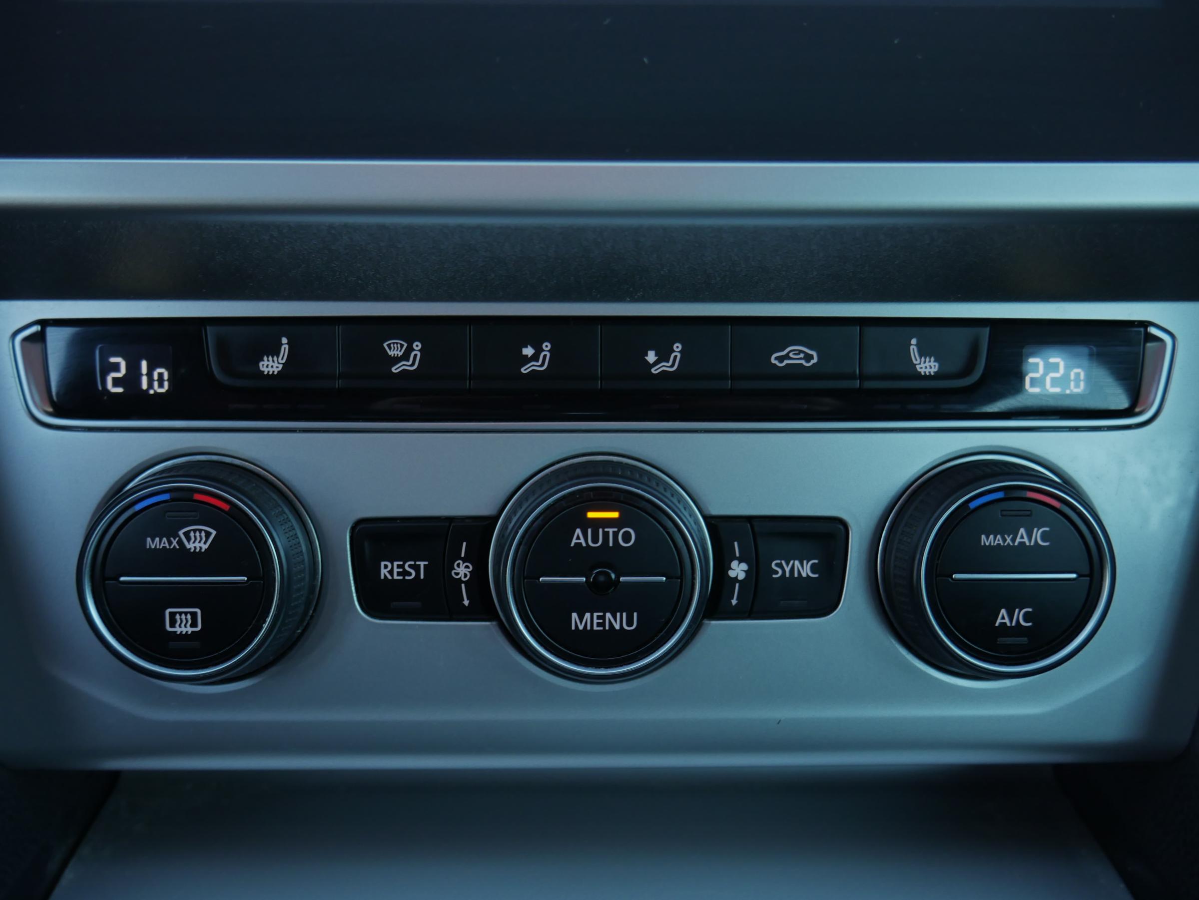 Volkswagen Passat, 2018 - pohled č. 16