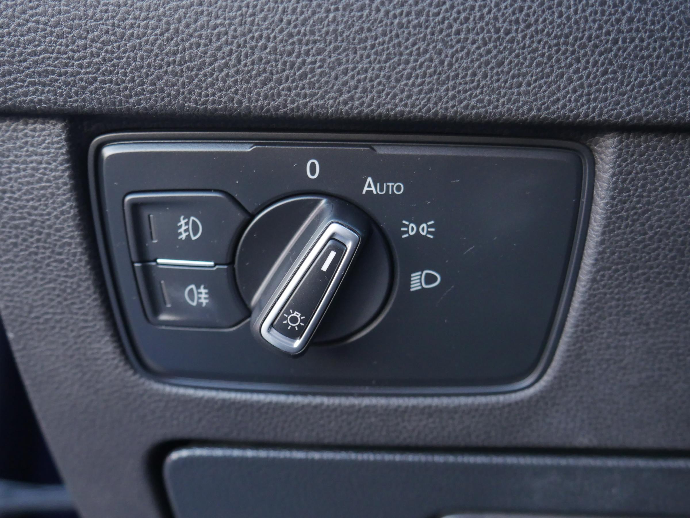 Volkswagen Passat, 2018 - pohled č. 22