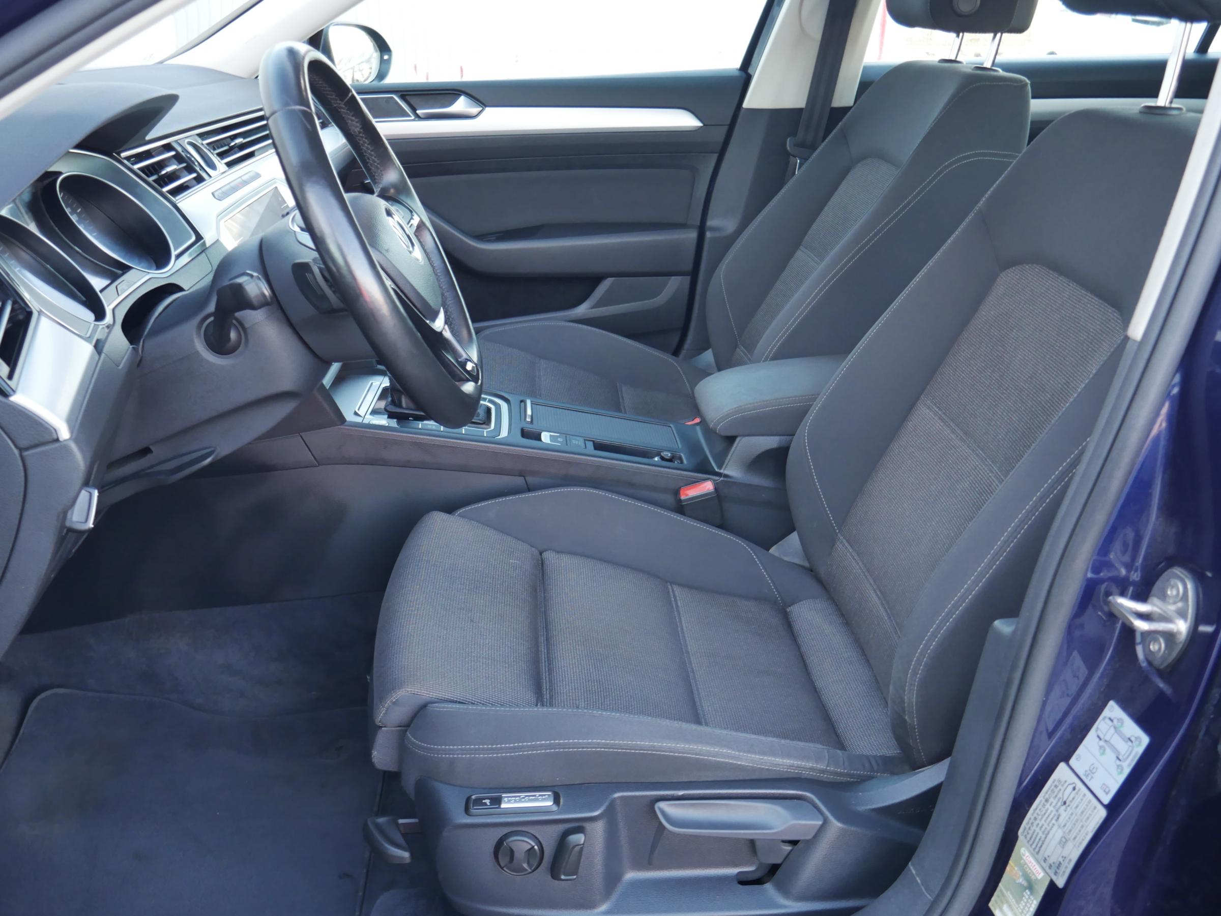 Volkswagen Passat, 2018 - pohled č. 9