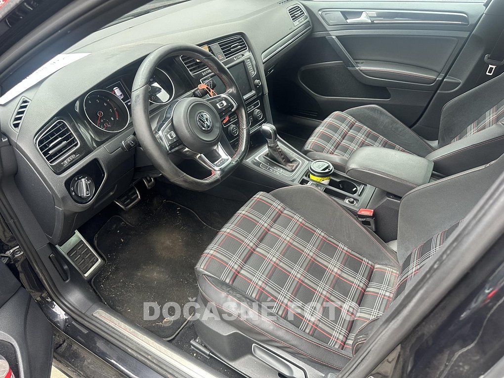 Volkswagen Golf 2.0 TSi 