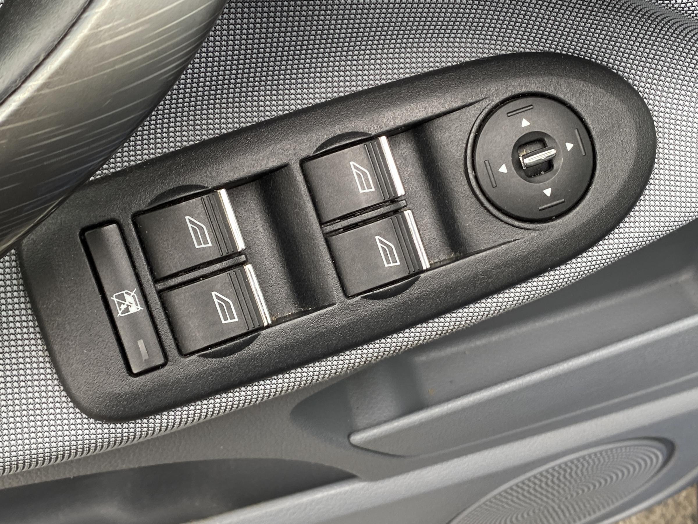 Ford C-MAX, 2008 - pohled č. 11