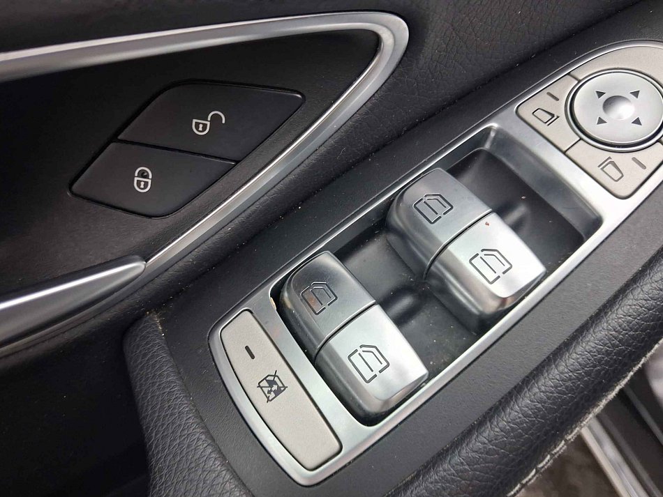 Mercedes-Benz Třída C 2.0 i Avantgarde C200