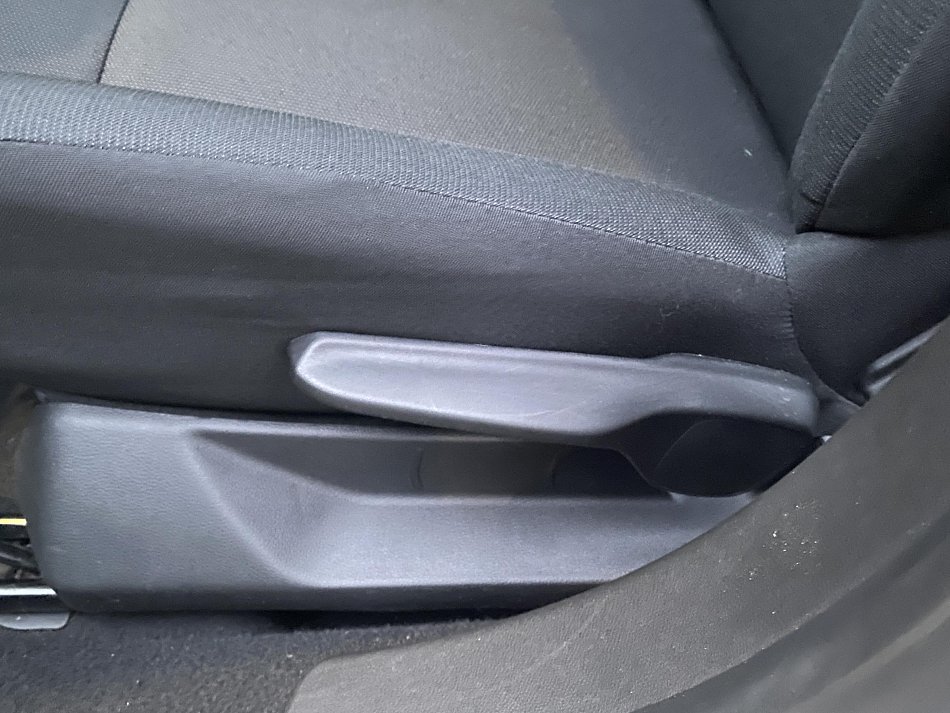 Dacia Sandero 1.0 i Essential