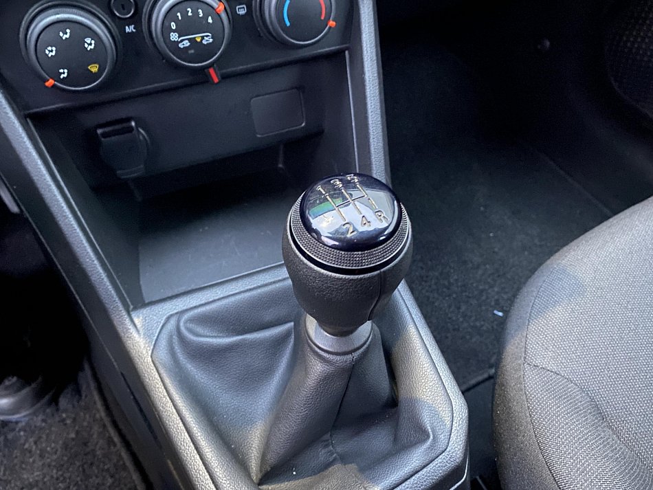 Dacia Sandero 1.0 i Essential