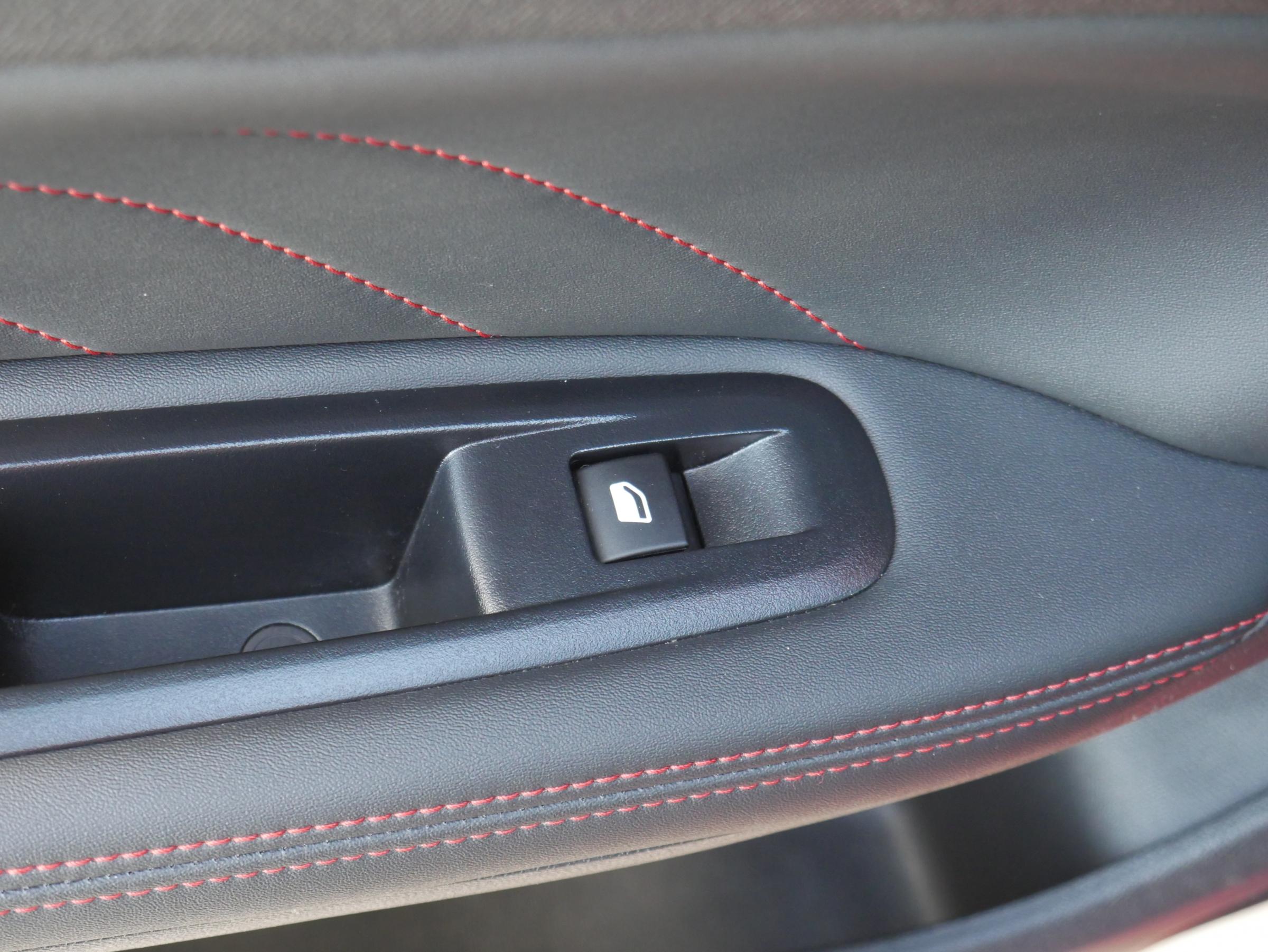 Peugeot 308, 2019 - pohled č. 12