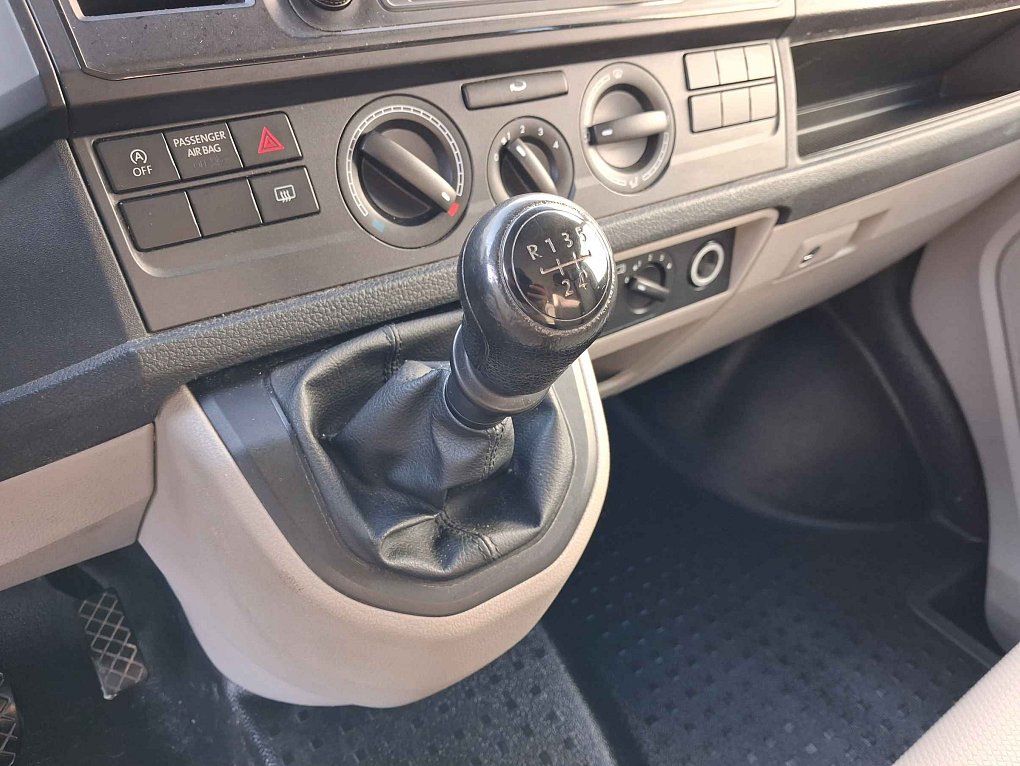 Volkswagen Transporter 2.0TDi  L2 9míst