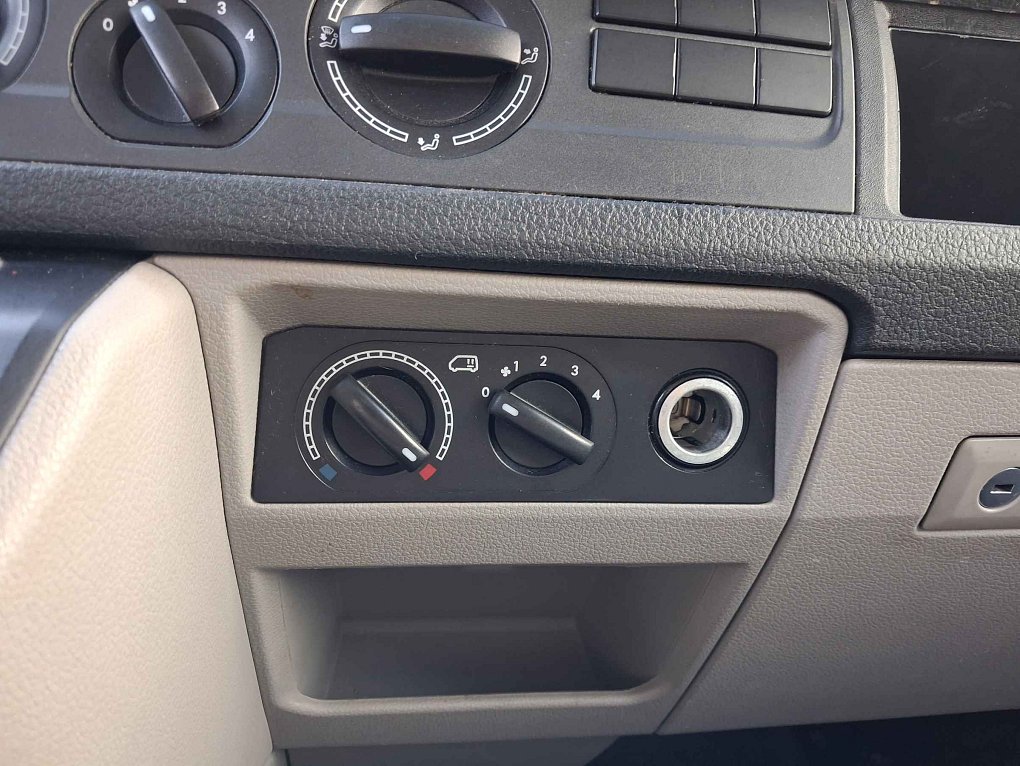 Volkswagen Transporter 2.0TDi  L2 9míst