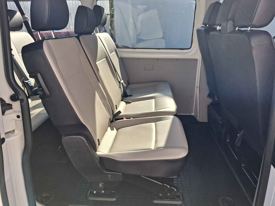 Volkswagen Transporter 2.0TDi  L2 9míst