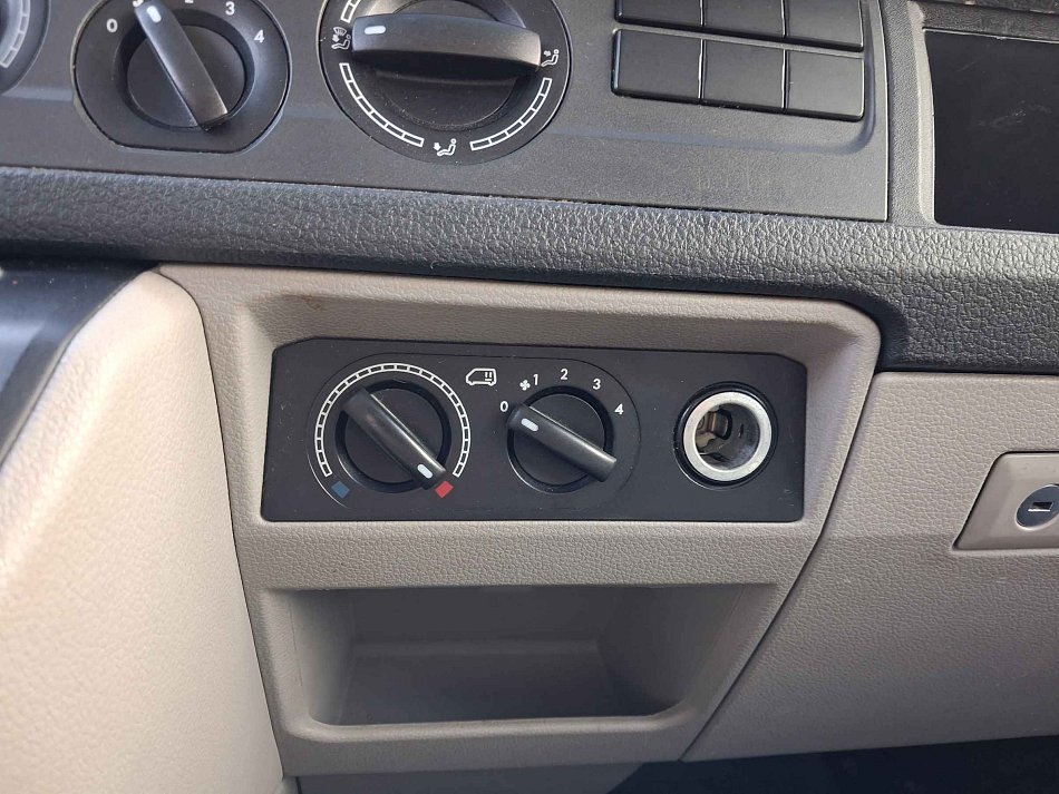 Volkswagen Transporter 2.0TDi  L2 9míst