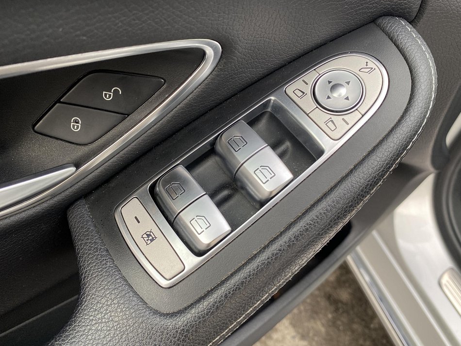 Mercedes-Benz Třída C 2.2CDi 