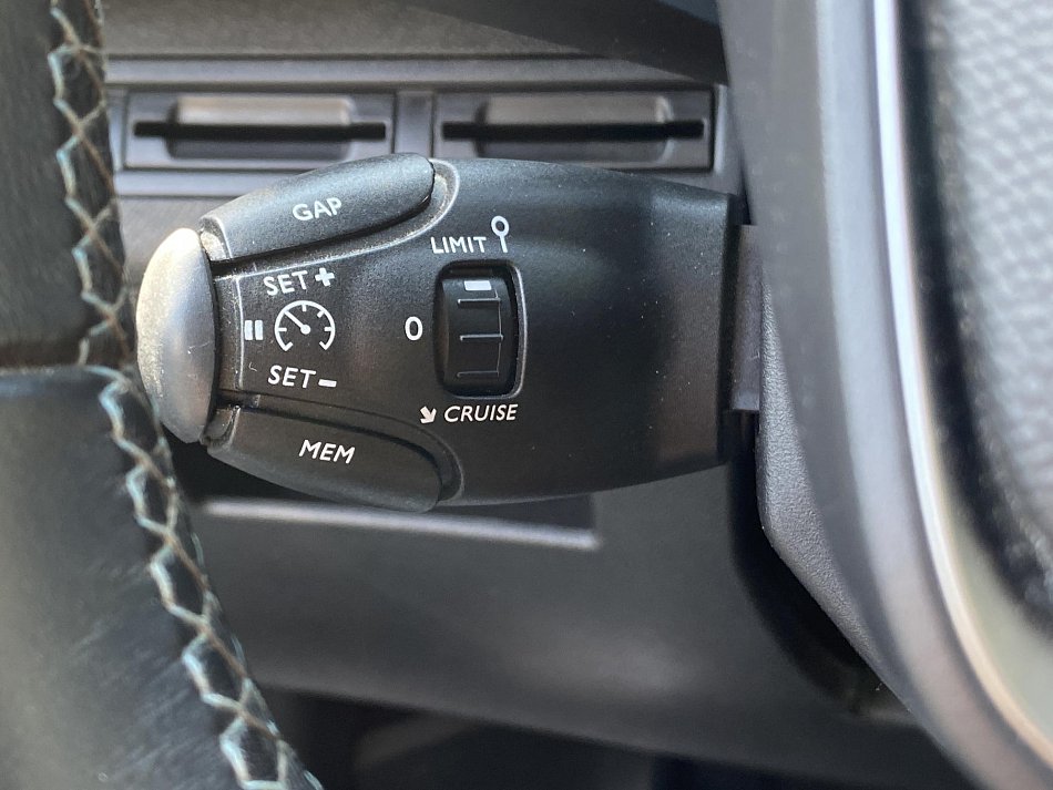 Peugeot 3008 1.2PT Crossway