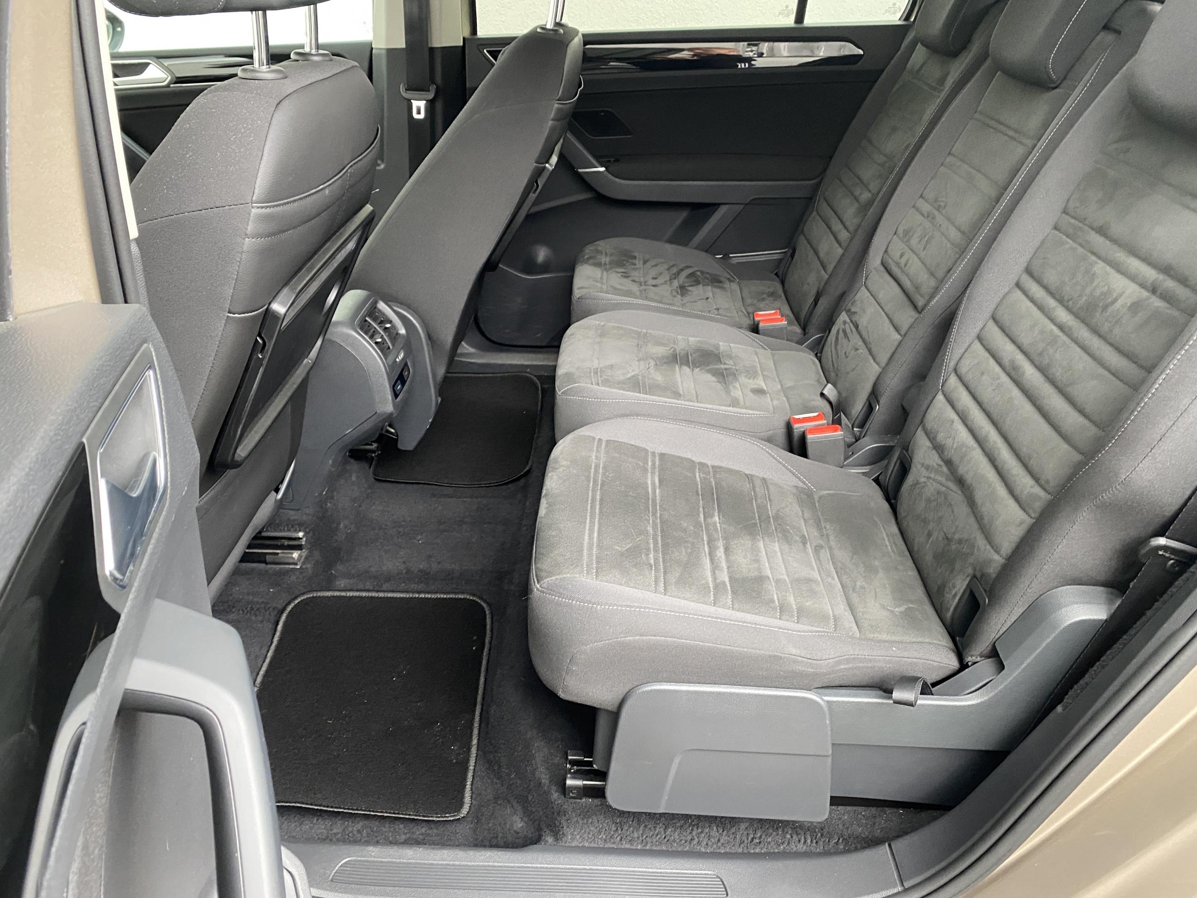 Volkswagen Touran, 2016 - pohled č. 11