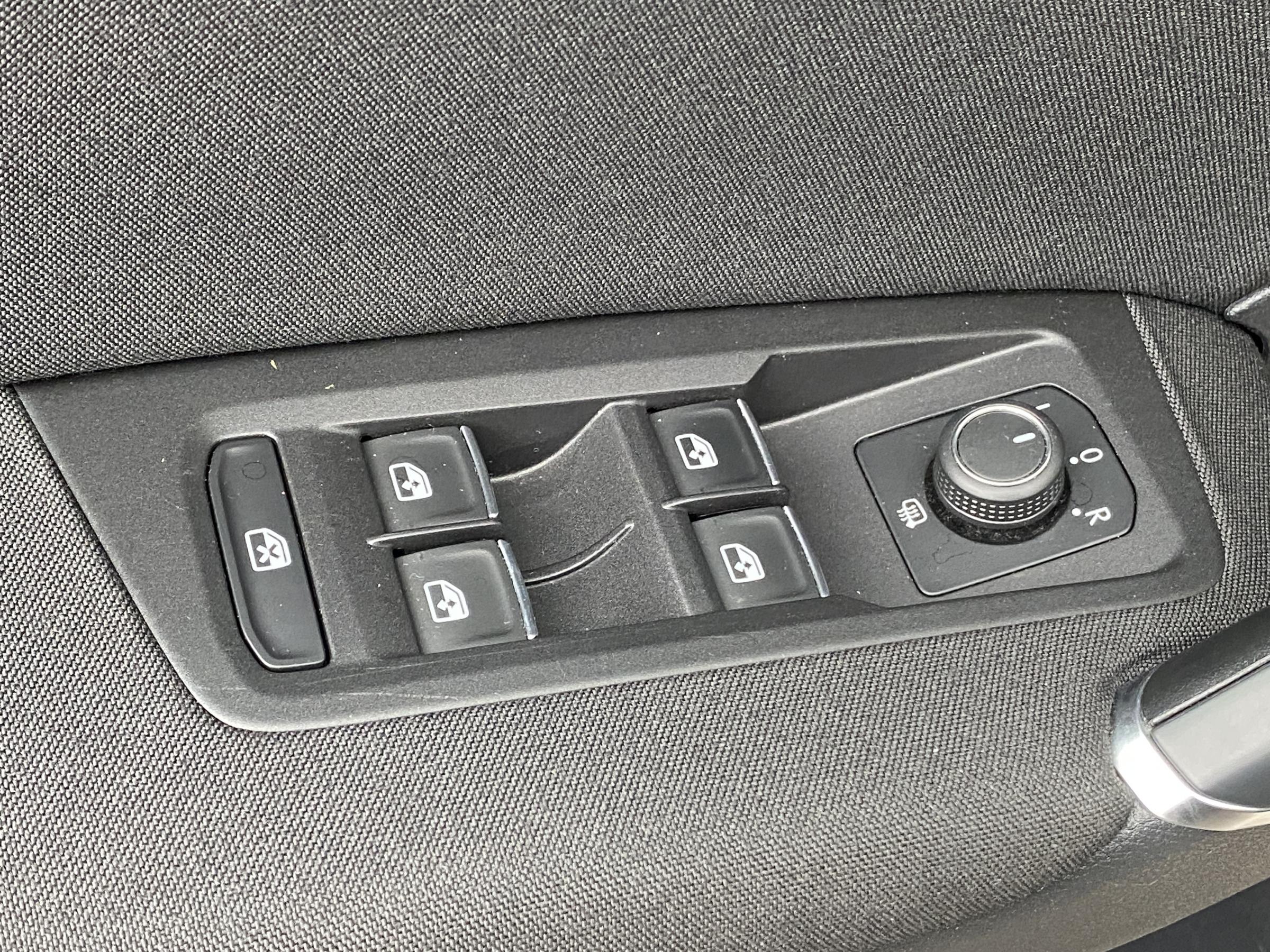 Volkswagen Touran, 2016 - pohled č. 12