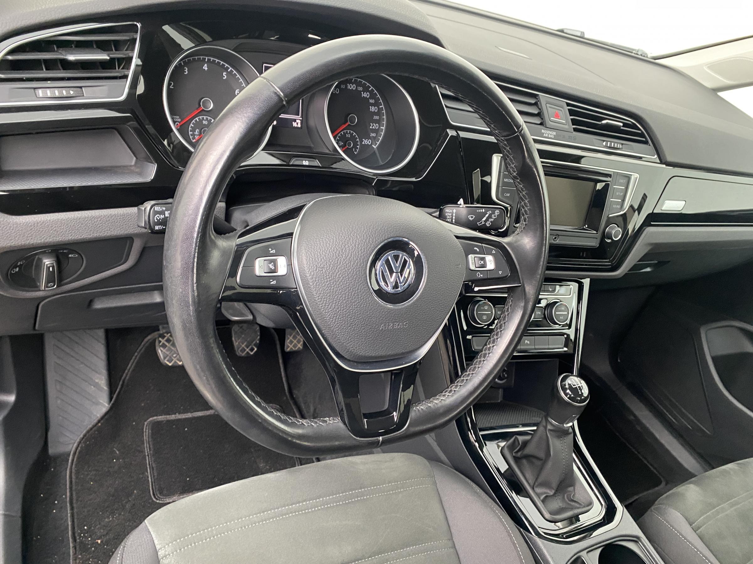 Volkswagen Touran, 2016 - pohled č. 13