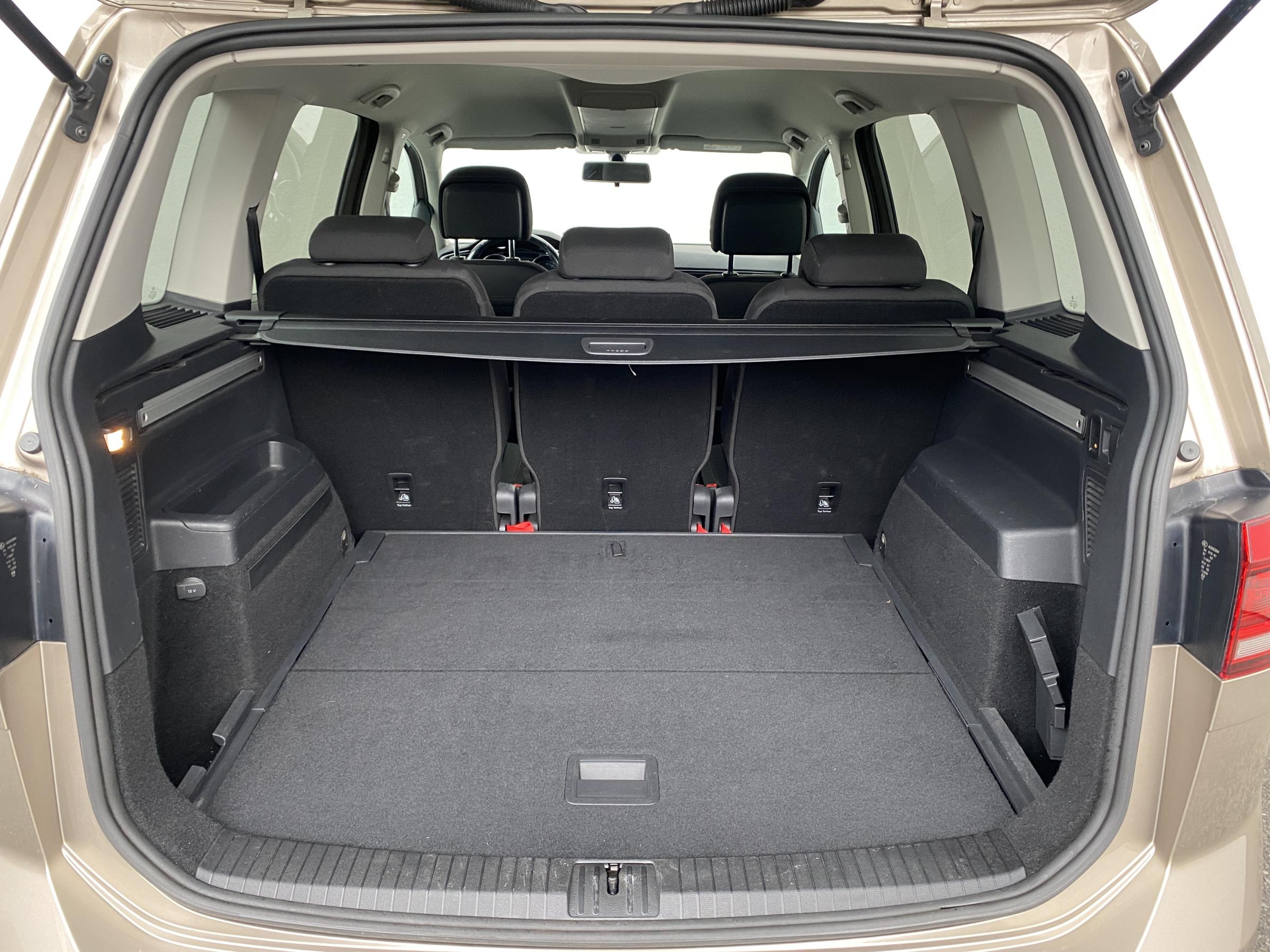 Volkswagen Touran, 2016 - pohled č. 7