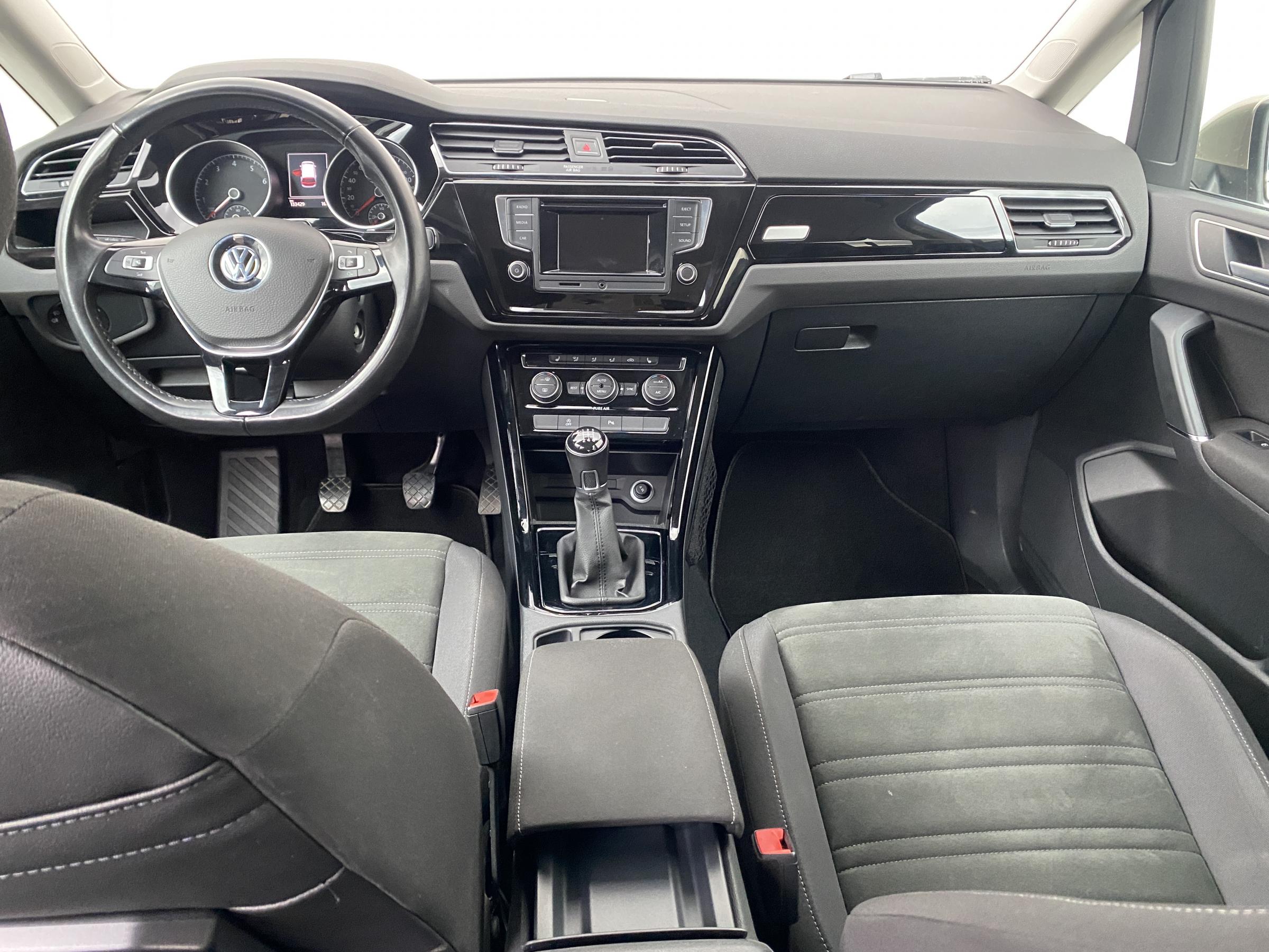 Volkswagen Touran, 2016 - pohled č. 8