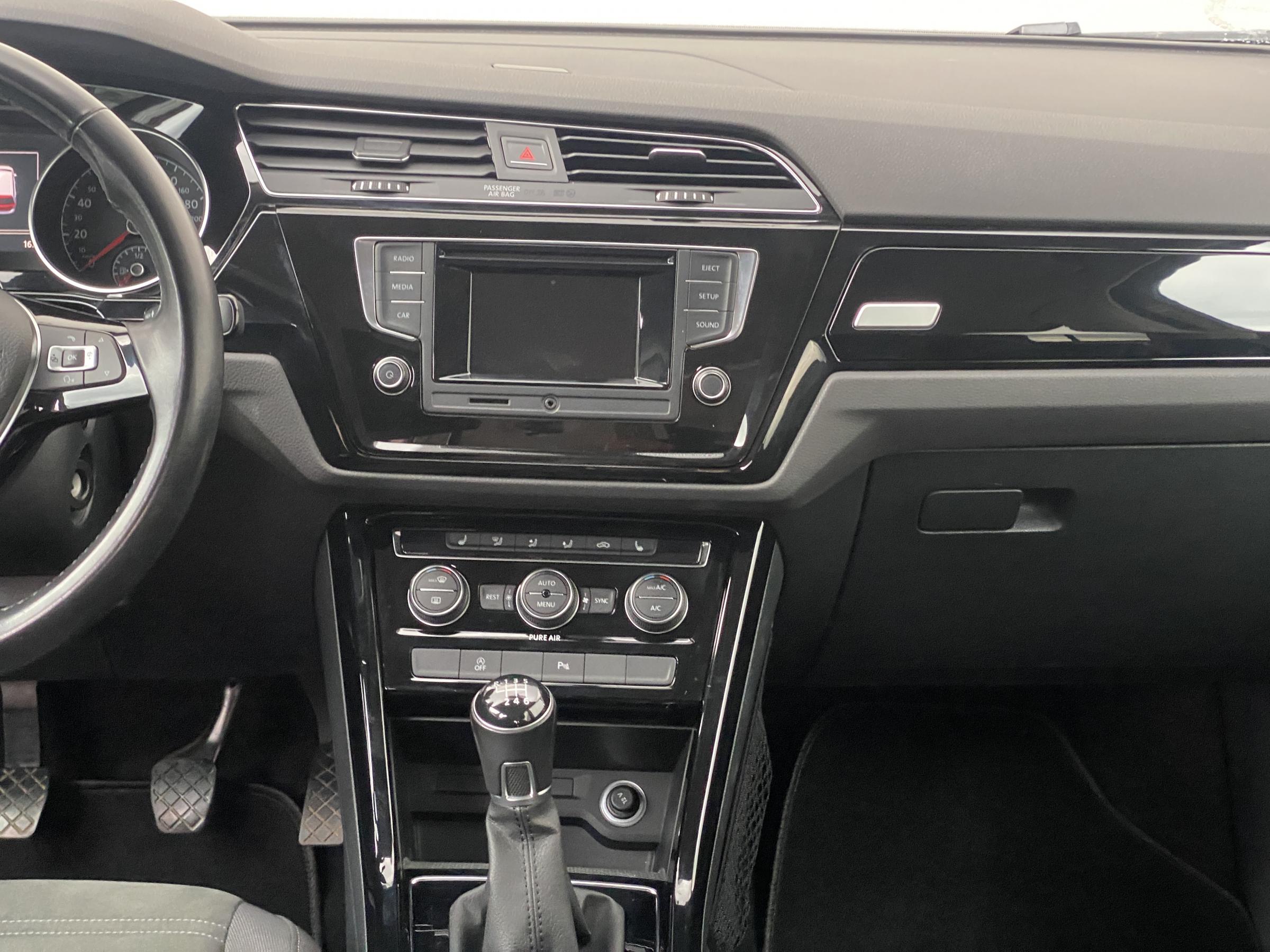 Volkswagen Touran, 2016 - pohled č. 9