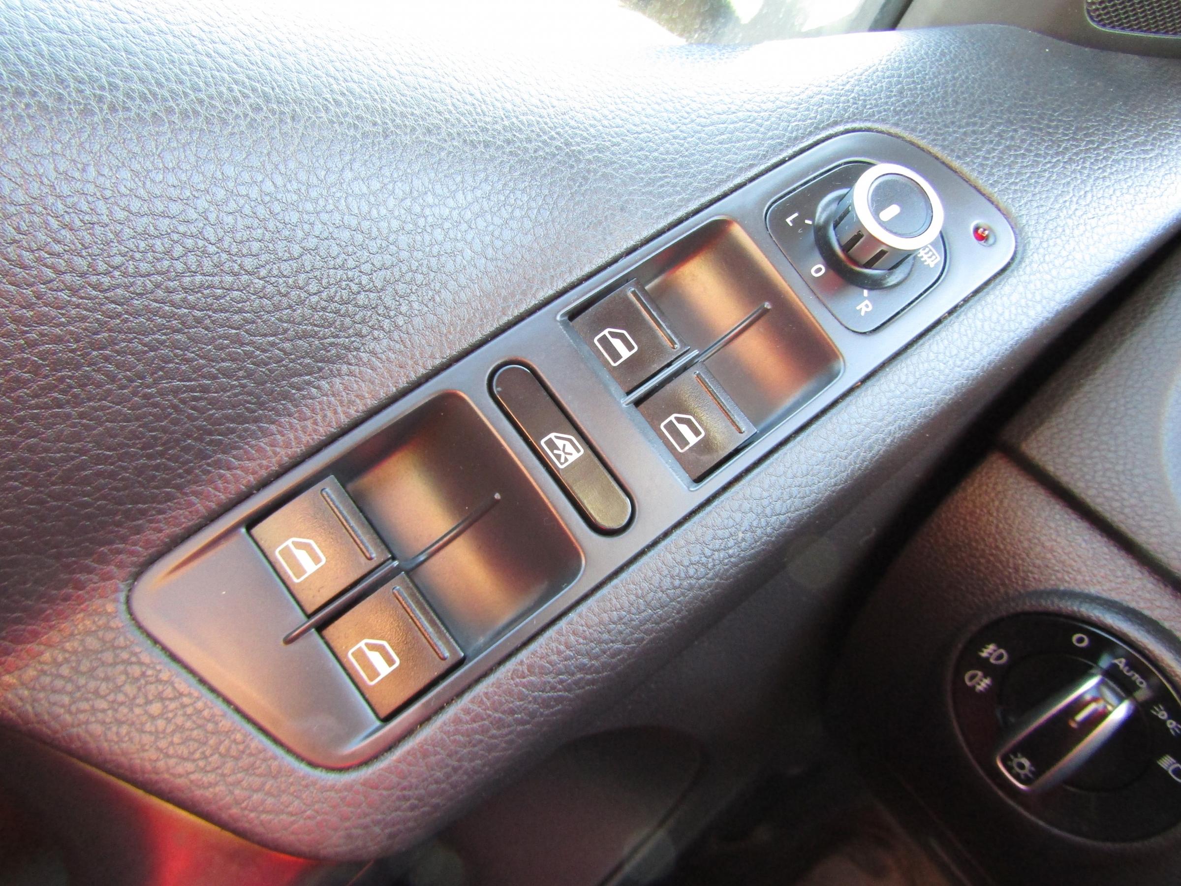 Volkswagen Tiguan, 2012 - pohled č. 12