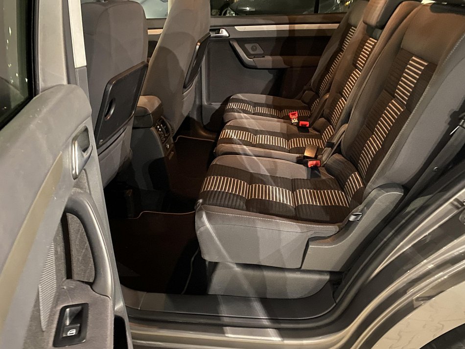 Volkswagen Touran 2.0 TDi 