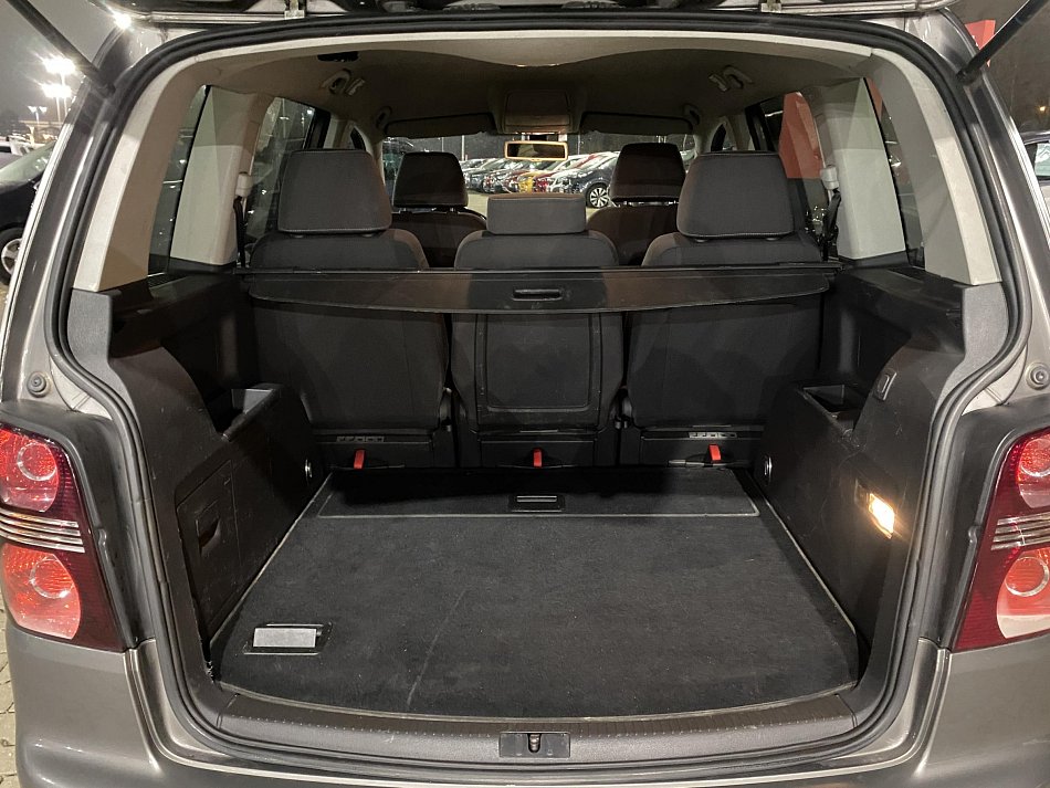 Volkswagen Touran 2.0 TDi 