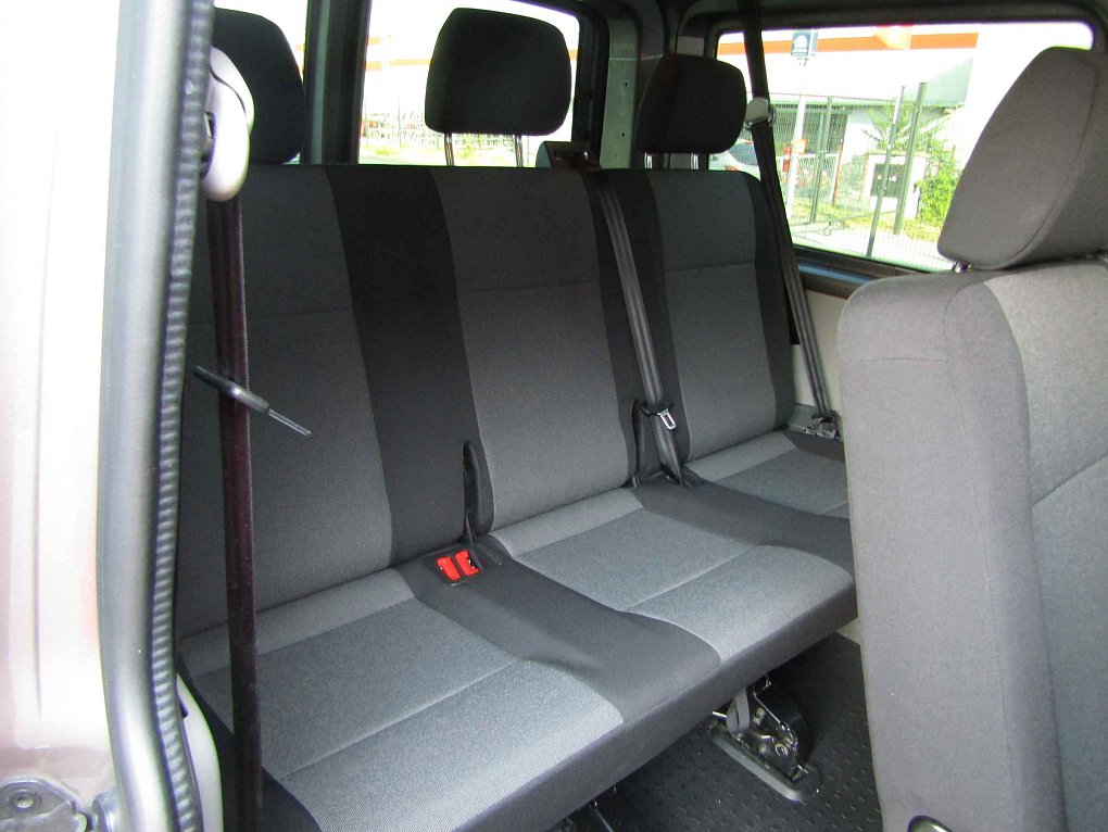 Volkswagen Transporter 2.0TDi  8míst