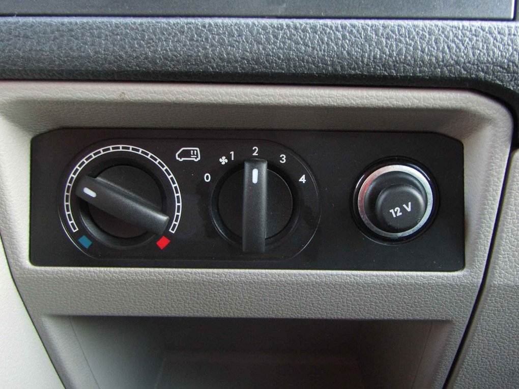 Volkswagen Transporter 2.0TDi  8míst