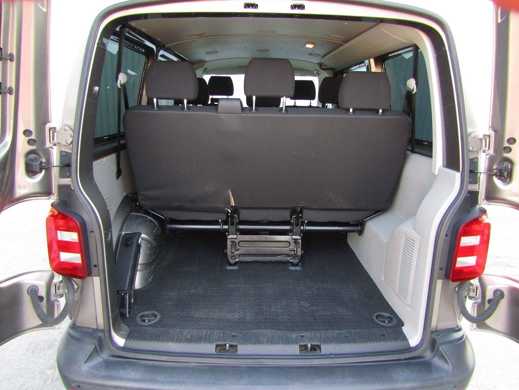 Volkswagen Transporter 2.0TDi  8míst