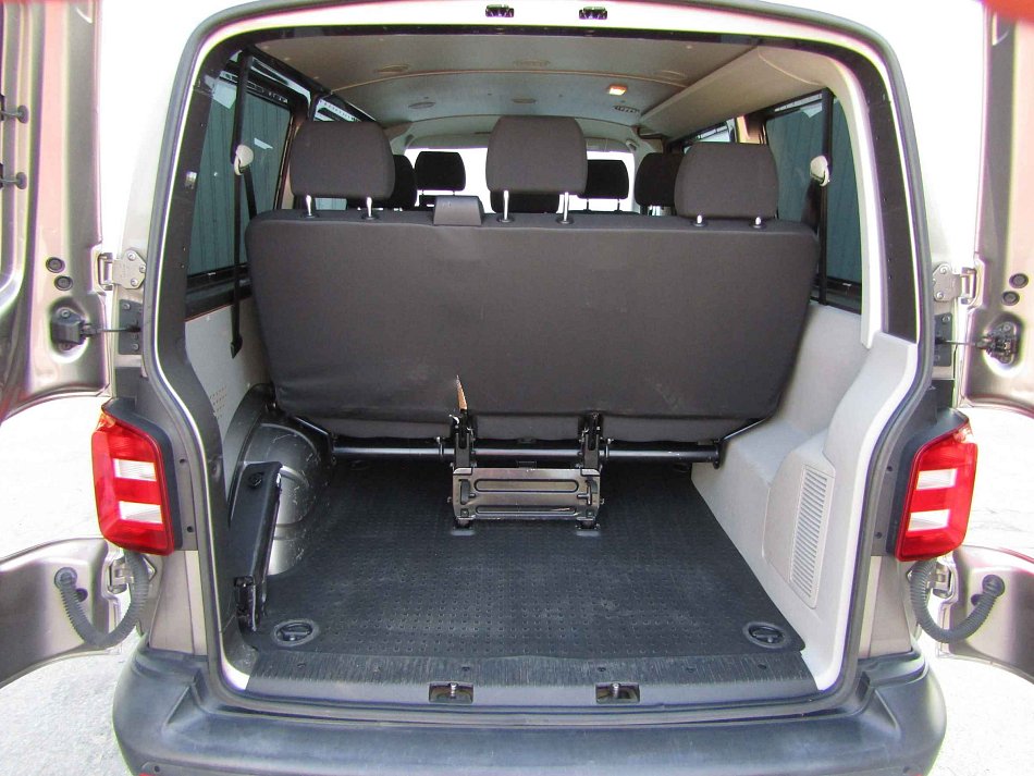 Volkswagen Transporter 2.0TDi  8míst
