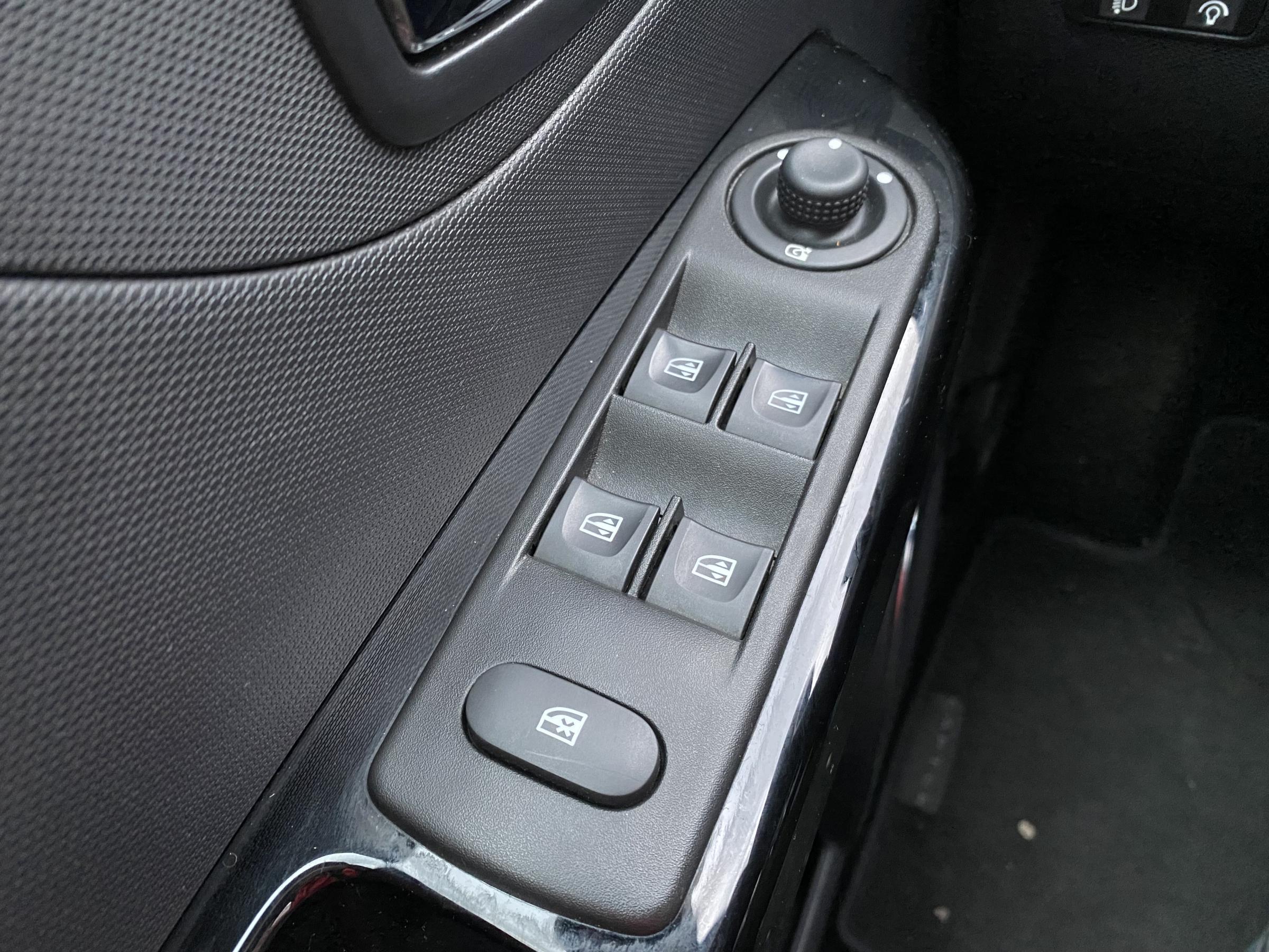 Renault Captur, 2014 - pohled č. 11