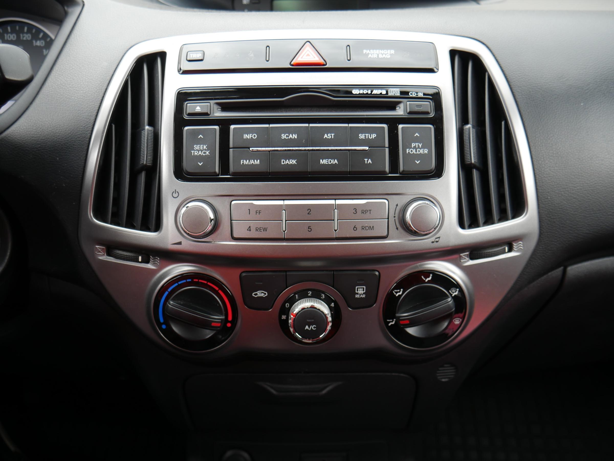 Hyundai i20, 2013 - pohled č. 13