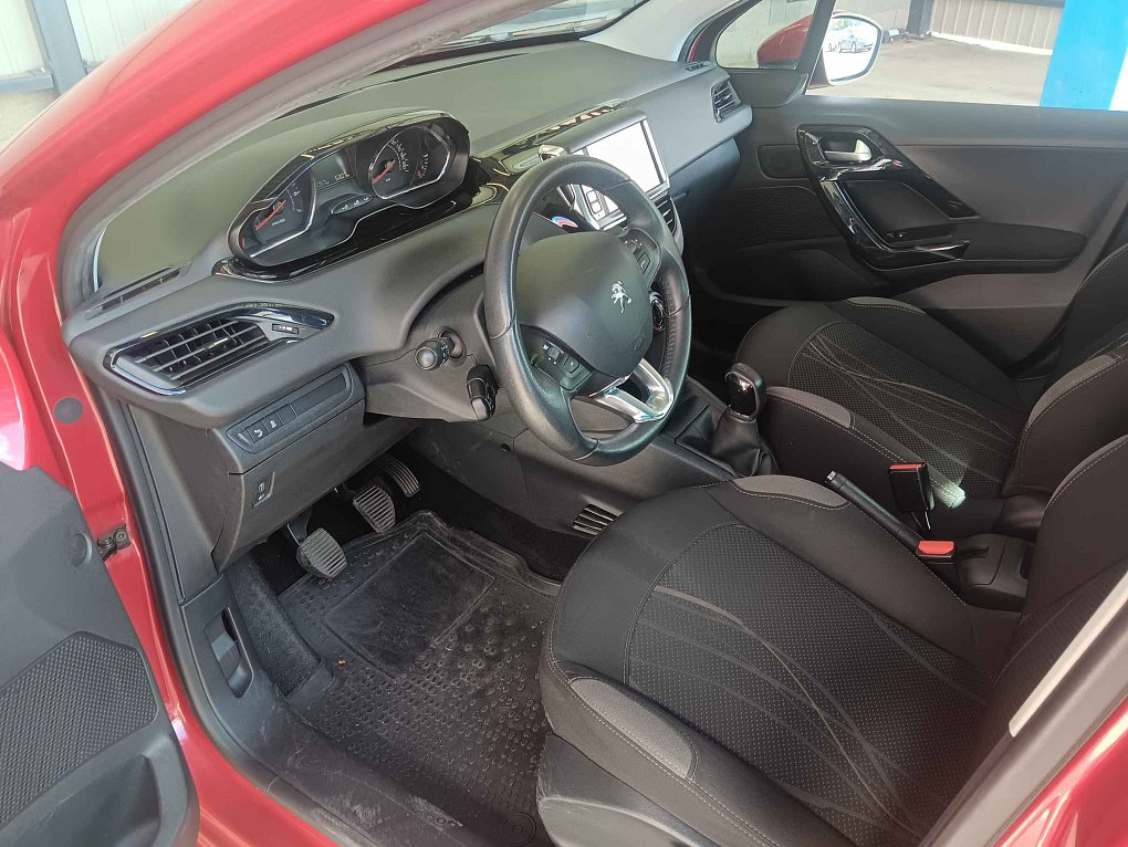 Peugeot 208 1.2 PT 